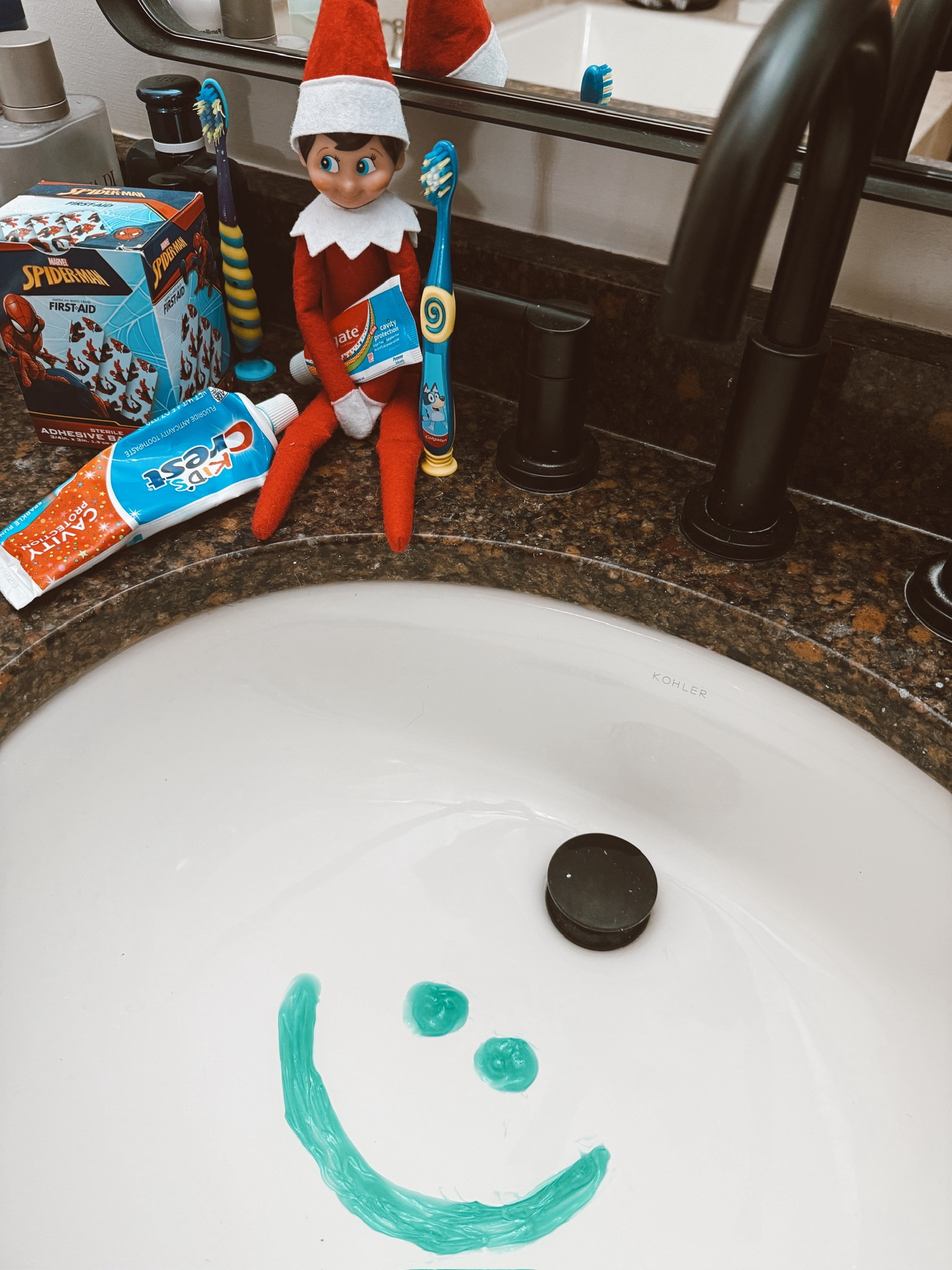ELF OF THE SHELF - drawing with toothpaste idea🎅🏻

#LTKHoliday #LTKSeasonal #LTKKids