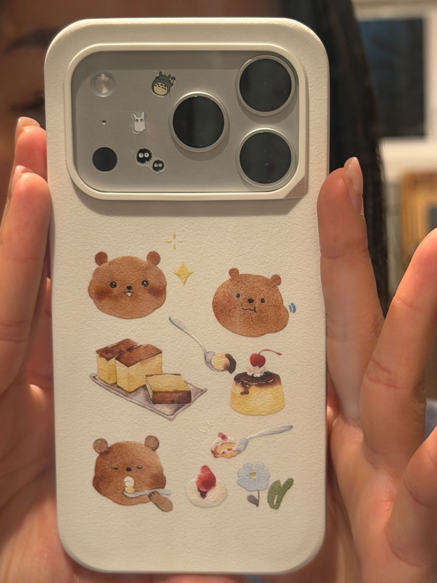 obsessssed with my new phone case for my iphone 17pro! not to mention that it’s super sturdy. i’ve had this cases from rhinoshield for previous companies and it’s so reliable!