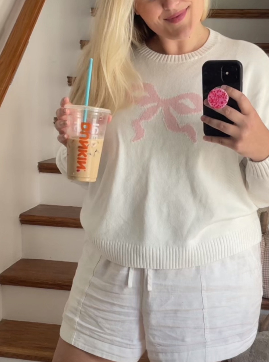 this bow sweater is gorgeous! it’s such high quality and super soft. I am wearing an xxl. This is worth every single penny 


#LTKFindsUnder50 #LTKSeasonal