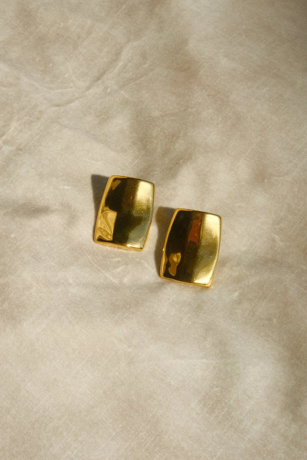 Rounded Rectangular Earrings - Gold | MESHKI US