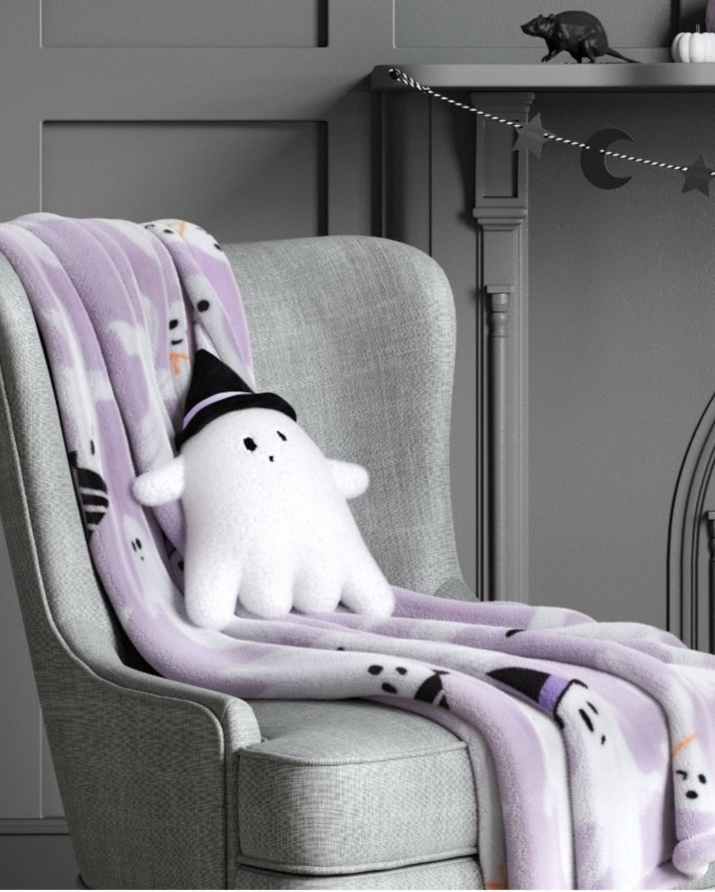 The internet is obsessing over this purple ghost blanket at Target right now! Only $7 and perfect for your boo basket! 

#LTKHalloween #LTKFallSale #LTKFindsUnder50