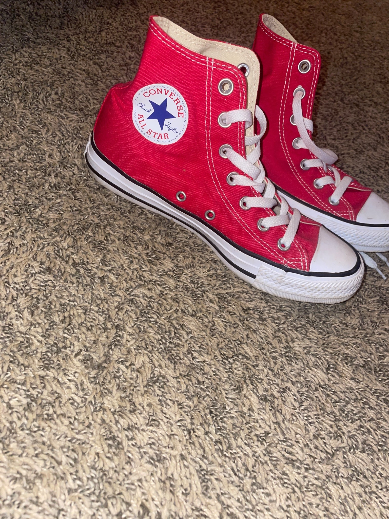 Red converse shoes just make the outfits pop 😘

#LTKBeauty