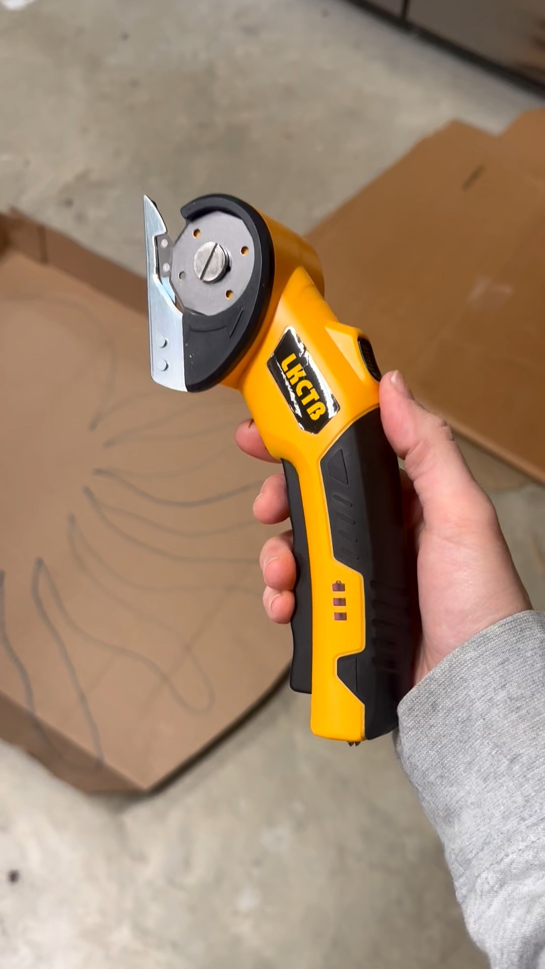 Cardboard cutter 