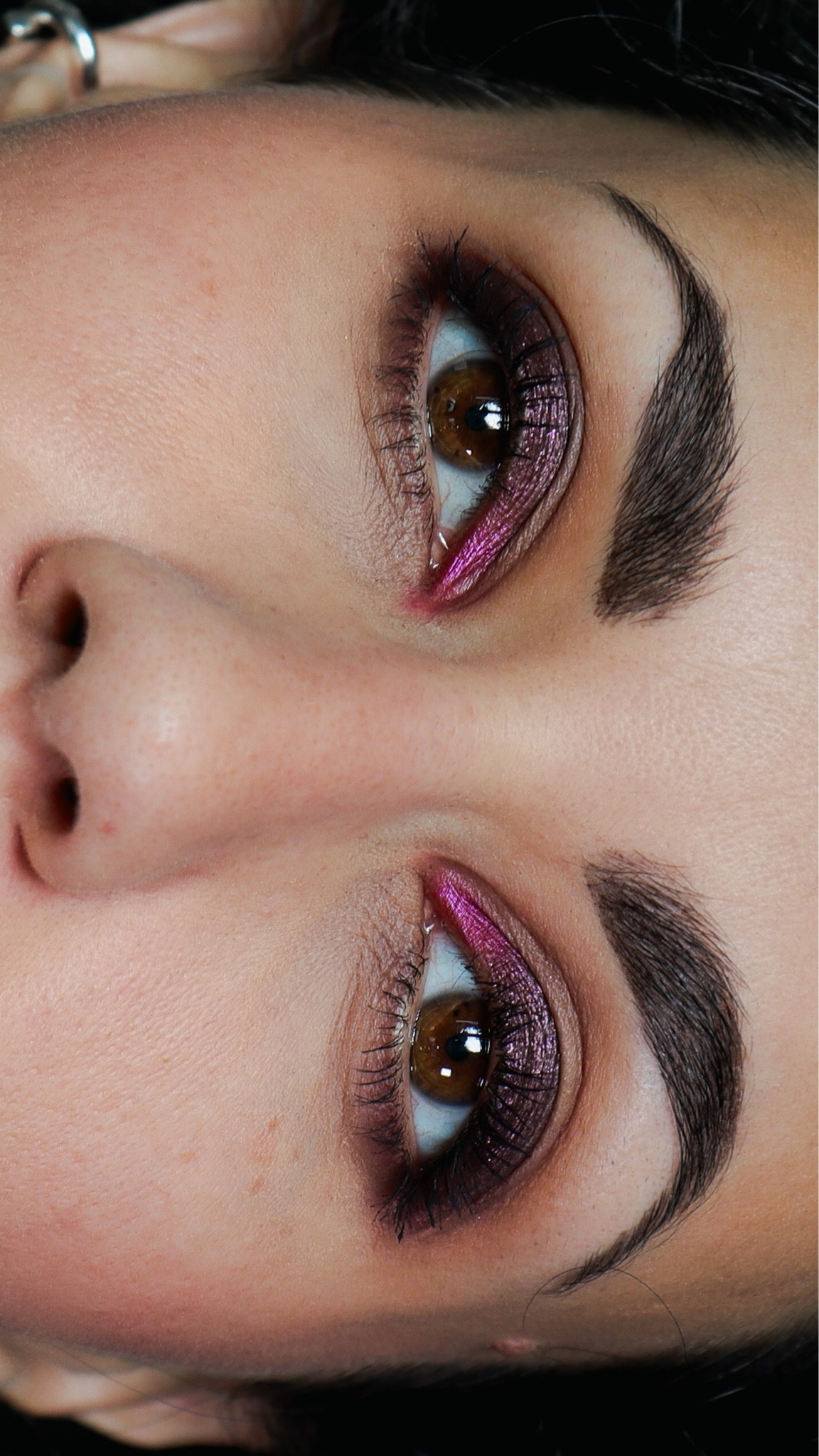 Premier test de la palette Fall Romance de ABH ✨

TEINTES :
- Fond de teint : teinte 07
- anti-cernes : Butter Croissant
- Liner sourcils : Espresso
- Bronzer crème : Butta Biscuit 
- Bronzer poudre : Coup de Soleil
- Blush : Nearly Mauve 

PALETTE :
- Leather
- Crimson
- Midnight
- Divine 