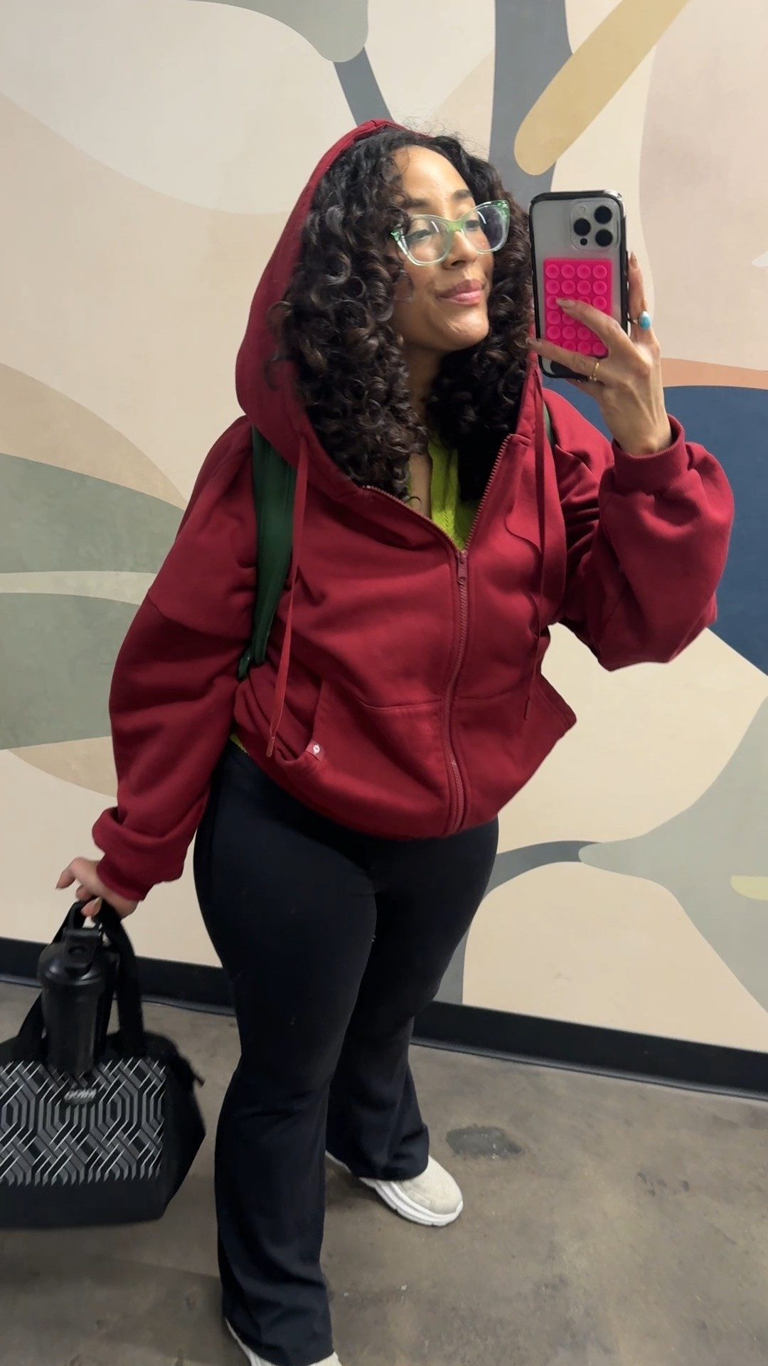 A comfy fit for work today ✨ 

Sizing info ℹ️ 
For reference I’m 5’2 size 8/10/S/M/L 
Broad shoulders - curvy thru hips & thighs

Popflex Zip Cloud Hoodie in Crimson S/M


#LTKootd