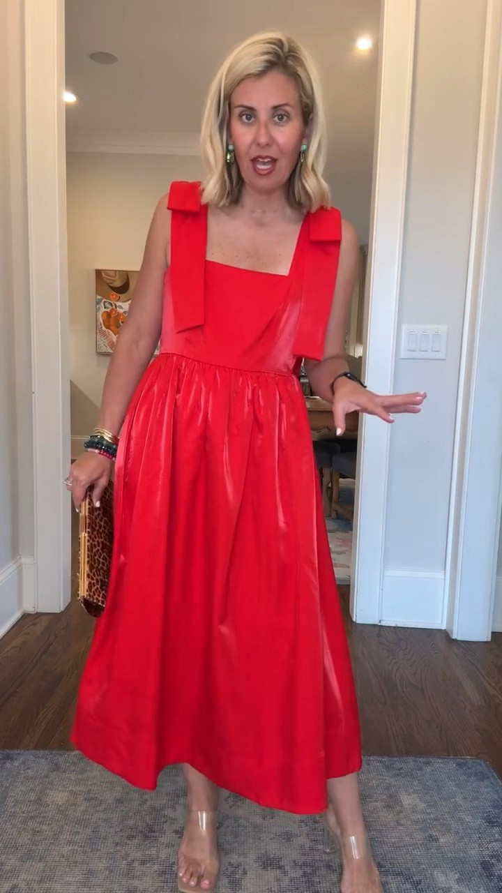 This is the perfect dress to take you through all the seasons. Love this so much! I’m wearing a small dress.
@Avara
*Code mixandmatch15 for 15% off 1st order at Avara