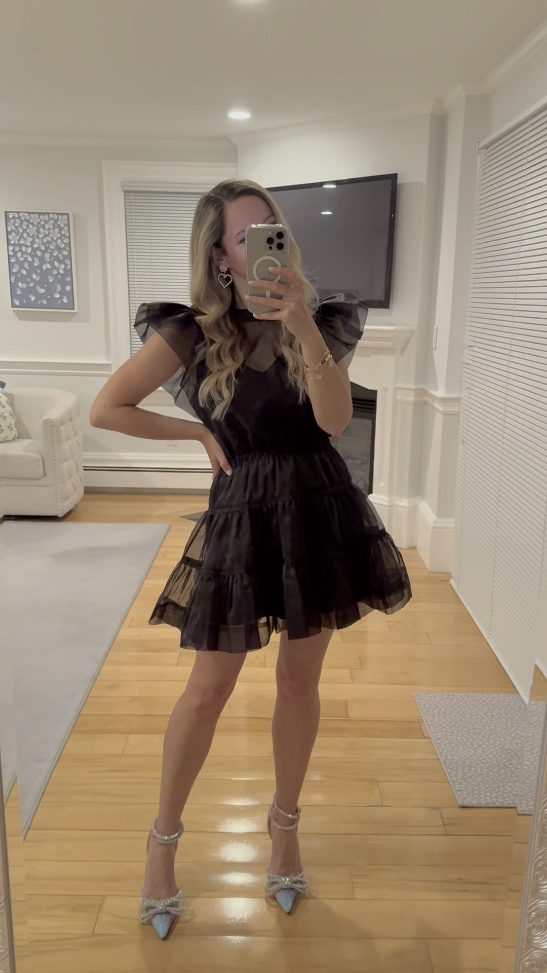 Can we talk about the movement of this dress?! Soooo fun! 🖤🖤 

#LTKparties #LTKstyletip #LTKshoecrush