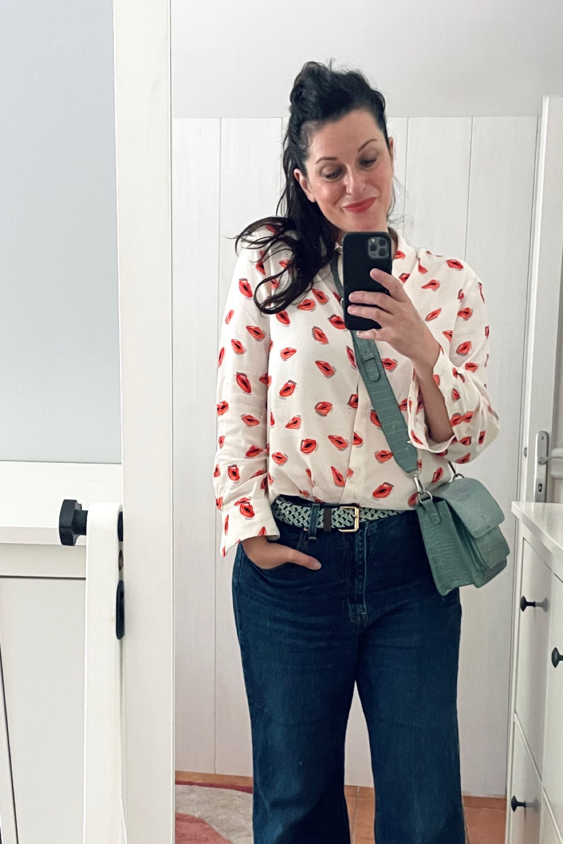 • Printed shirt #zara
• Mint green bag #hvisk
• Mint green belt #BCBGMaxAzria
• Flared jeans #levis (linked)

#LTKeurope #LTKfrance #LTKmidsize