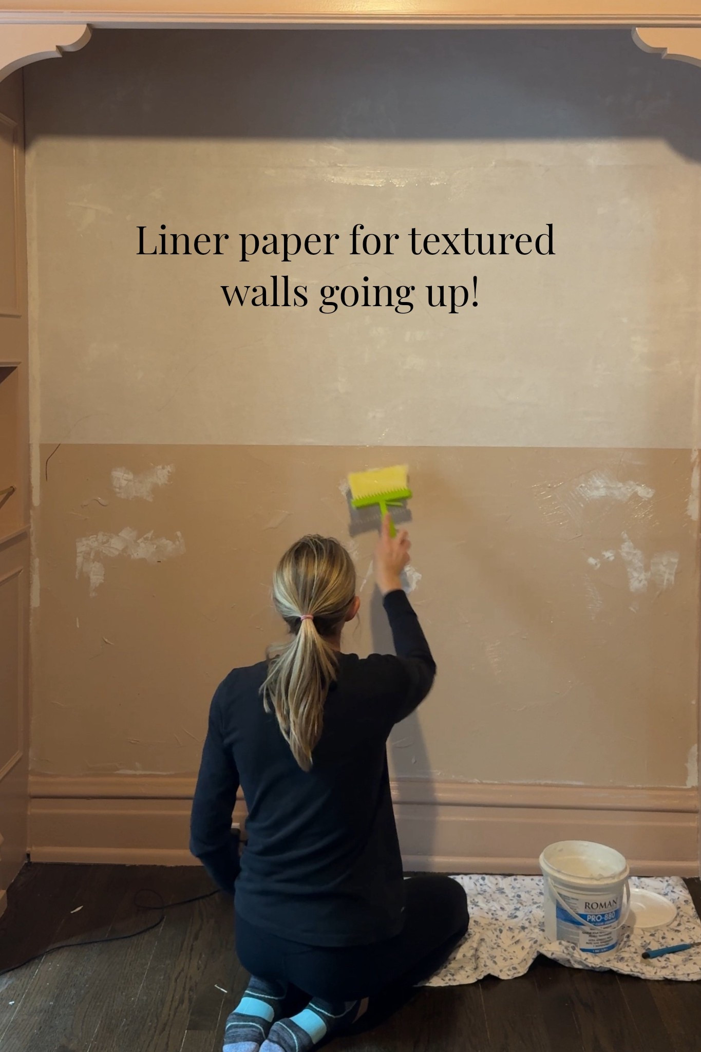 We have textured plaster walls and for our daughter‘s bed nook wanted to add a beautiful wallpaper inside - this wall liner paper is a great solution to give it a nice smooth base. Next up, wallpaper! 