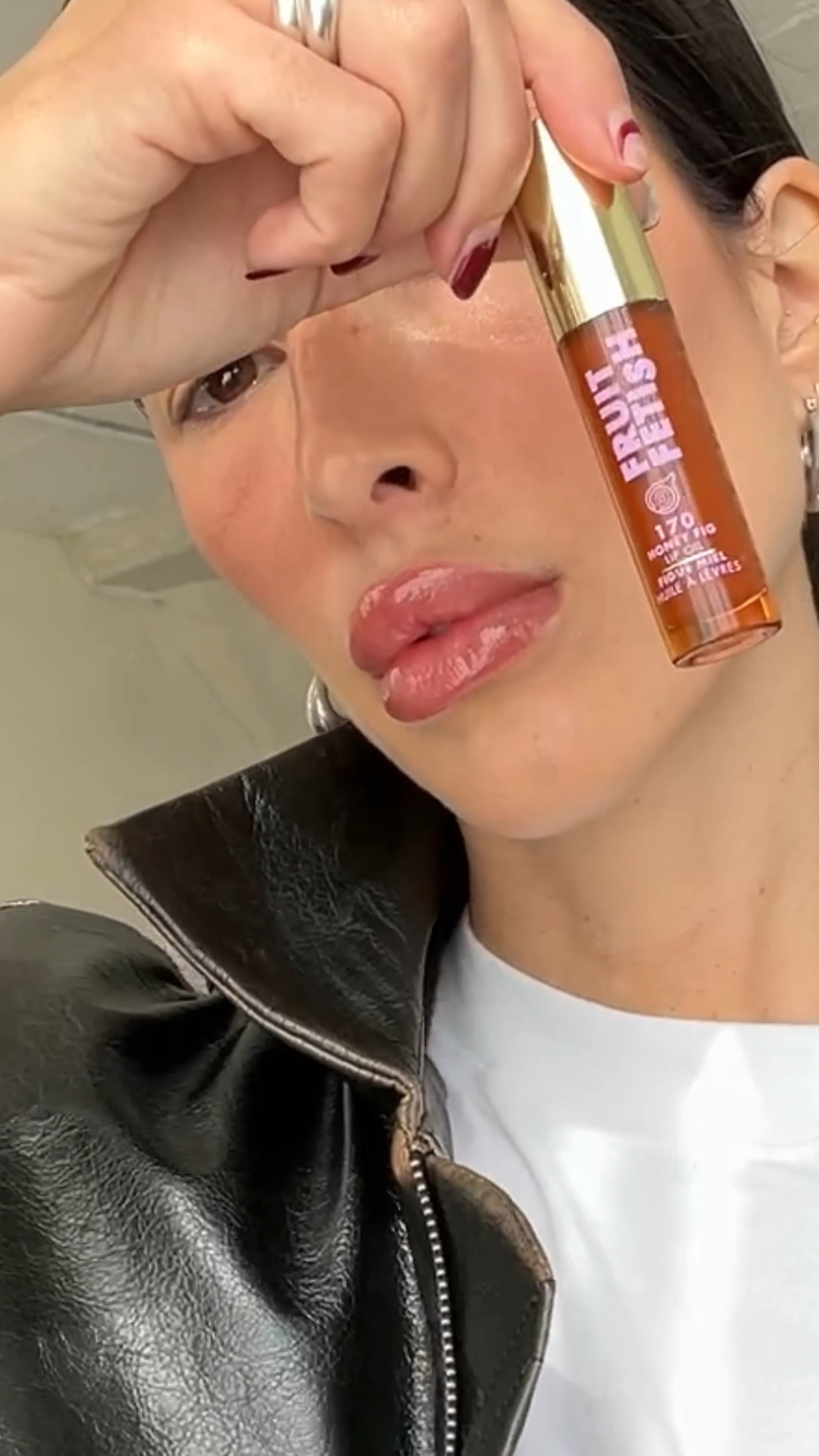 #ad Let’s talk about lip oils, I personally love this new trend, I love a hydrated juicy gloss without the sticky texture that so many lip glosses leave without actually hydrating your lips. @milanicosmetics new fruit fetish lip oils are super hydrating, smooth texture, obsessed with the colors and my favorite part...they are vegan and cruelty free easily accessible at @target online or in store. All my favorite colors are linked on @shop.ltk (link in bio & below) #liketkit #target #TargetPartner #GRWMilani #milanicosmetics 



#LTKVideo #LTKbeauty