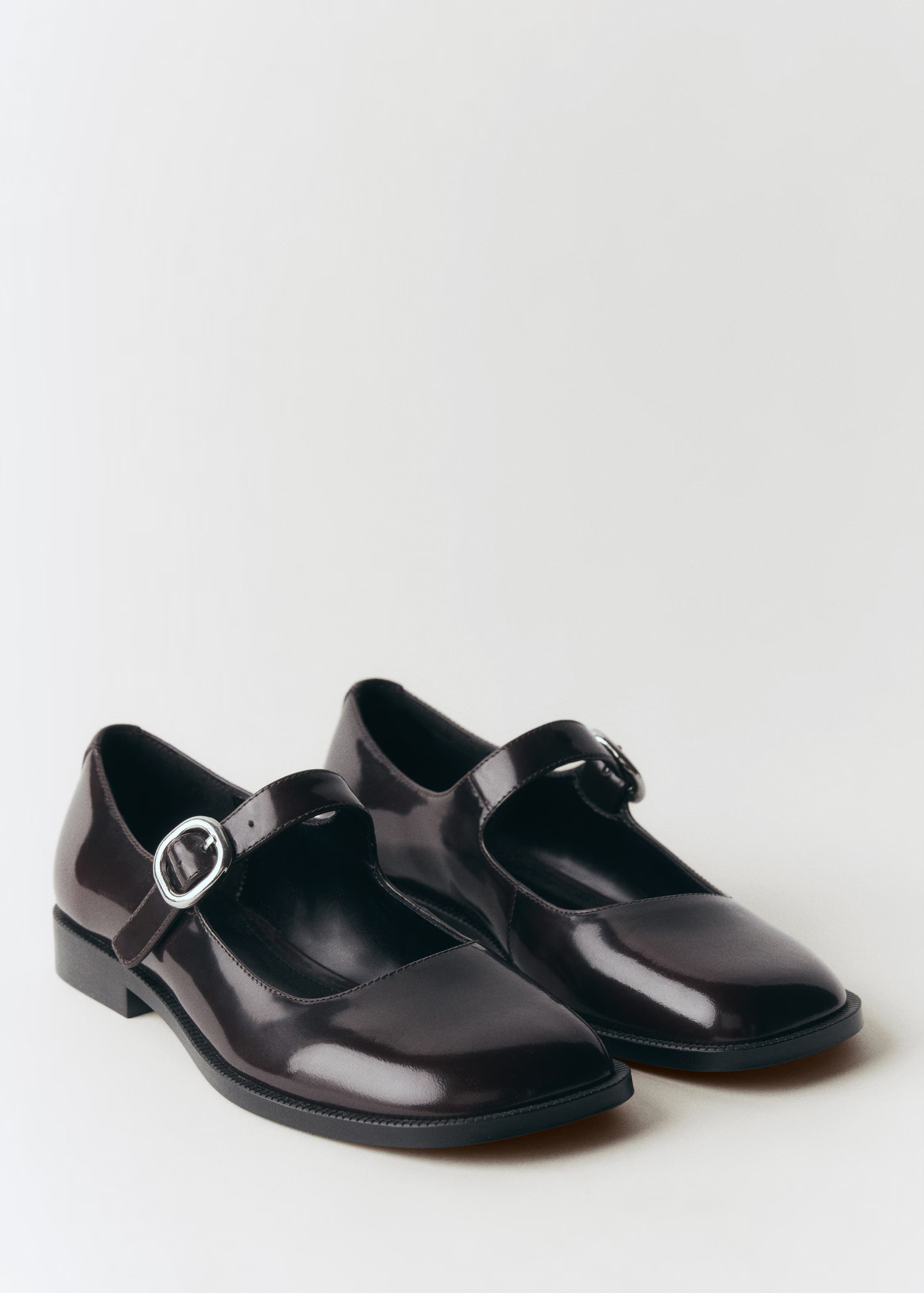 Buckle leather ballerina - Women | MANGO United Kingdom | MANGO (UK)