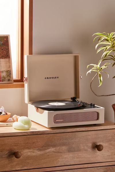 Crosley UO Exclusive Cream Rose Gold Voyager Bluetooth Record Player | Urban Outfitters (US and RoW)