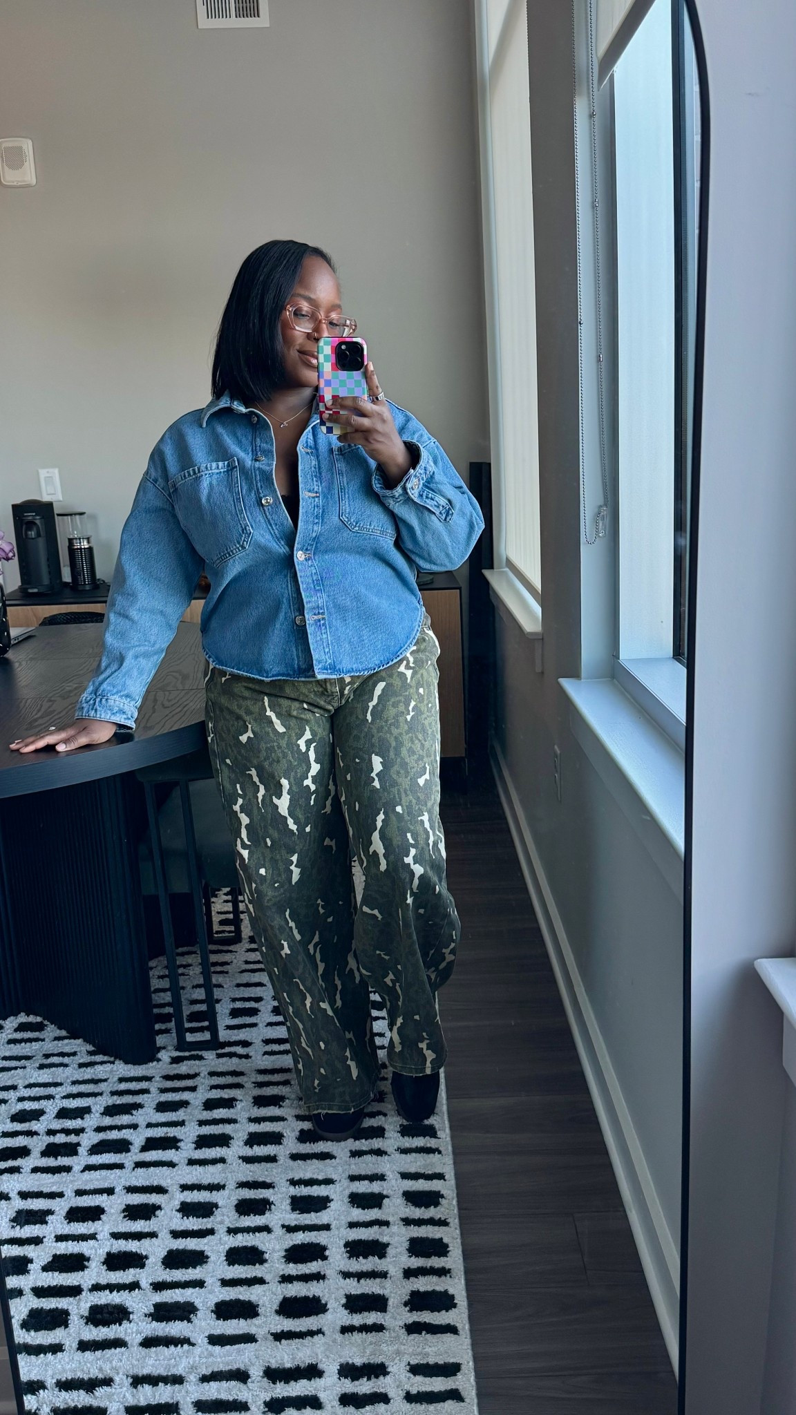 chill date night outfit. love me a patterned pant 

#LTKFindsUnder100 #LTKMidsize