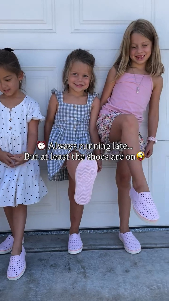 Mamas! What’s one thing you always forget when rushing out the door?! My car has become our new shoe storage because we’ve forgotten shoes one to many times at this point 🤪 @nativeshoes #nativeshoespartner