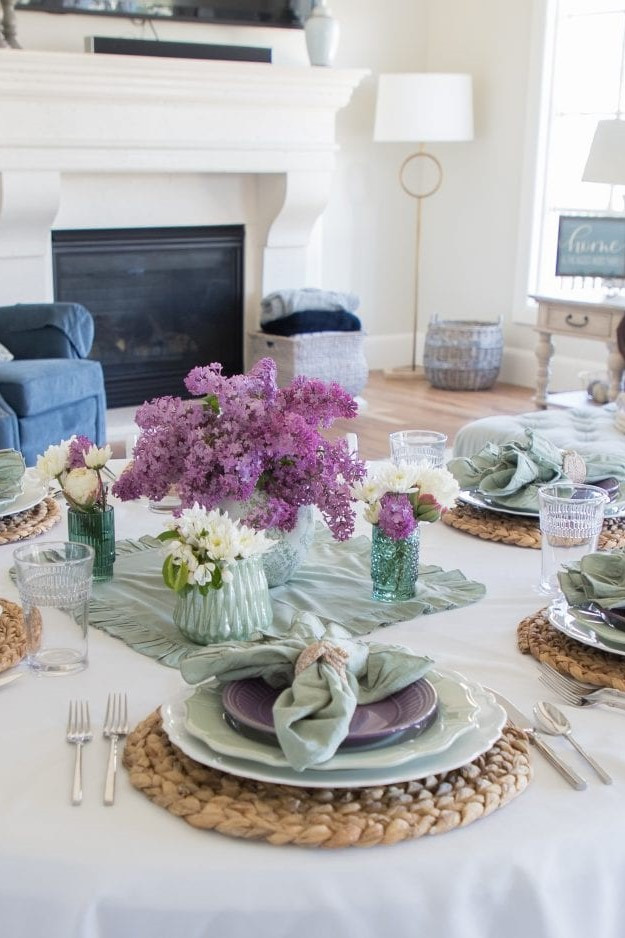 Hosting tip: mix fresh + faux florals for a full luxe look 🌸✨
No one will know the difference 😉
Shop my Mother’s Day hosting setup in LTK 🤍
#LTKhome #HostingTips #SpringDecor #Florals #MothersDayHosting #LTKFinds 

 #LTKfoodie #LTKSeasonal #LTKHome