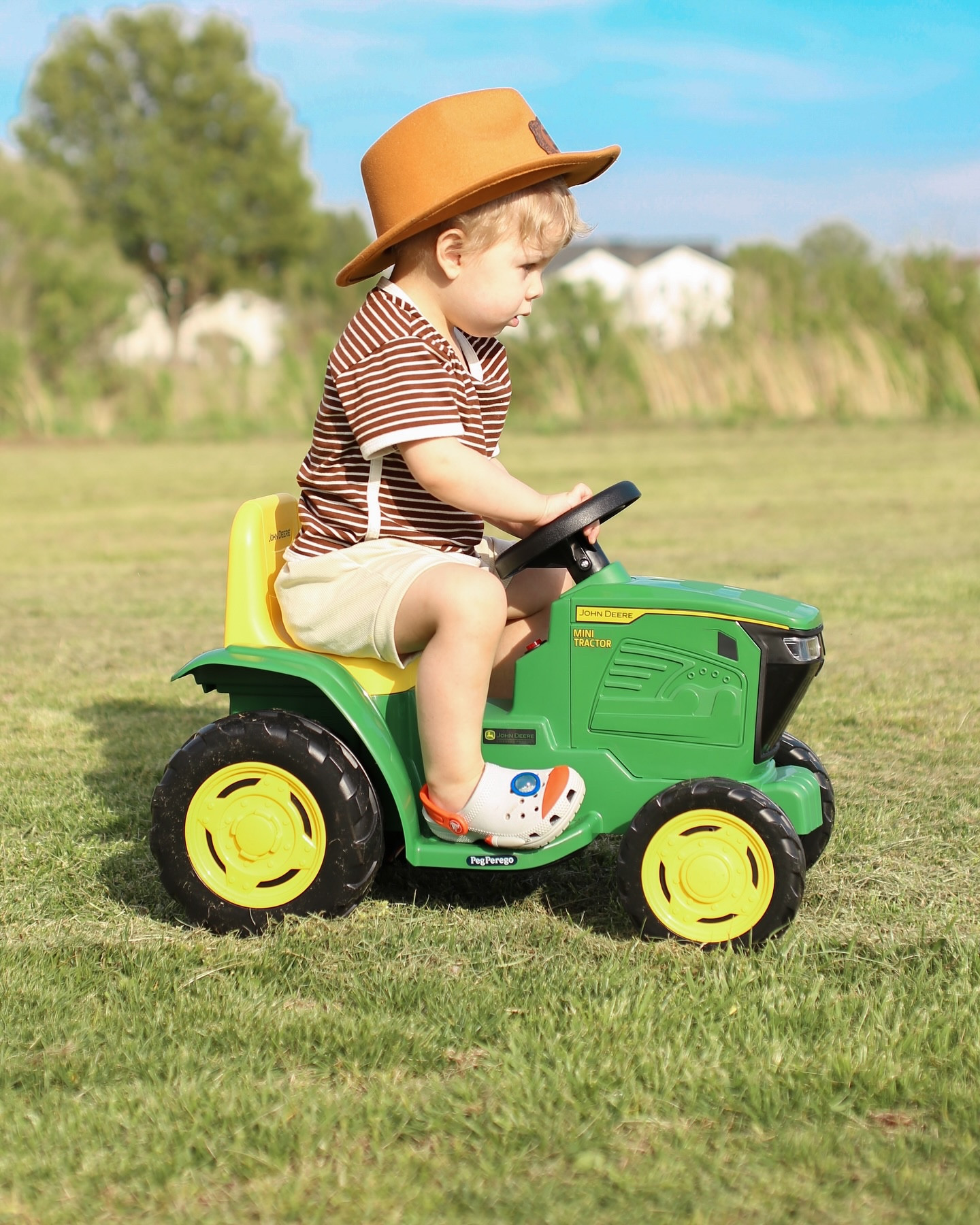 Big tractor energy for my littlest farmer.
He officially had his first ride and hasn’t stopped beeping, steering, and living his best life since.

The John Deere Mini Tractor from @pegperegousa is toddler-approved and full of adventure—lights, sounds, and the perfect speed (1.5 mph) for those heavy-duty toddler missions. Perfect for ages 1.5 to 3, and yes… it works indoors too!

#JohnDeereMiniTractor #ToddlerLife #MiniDriver #RideOnToy #FarmVibes #FirstTractorRide #pegperegopartner
