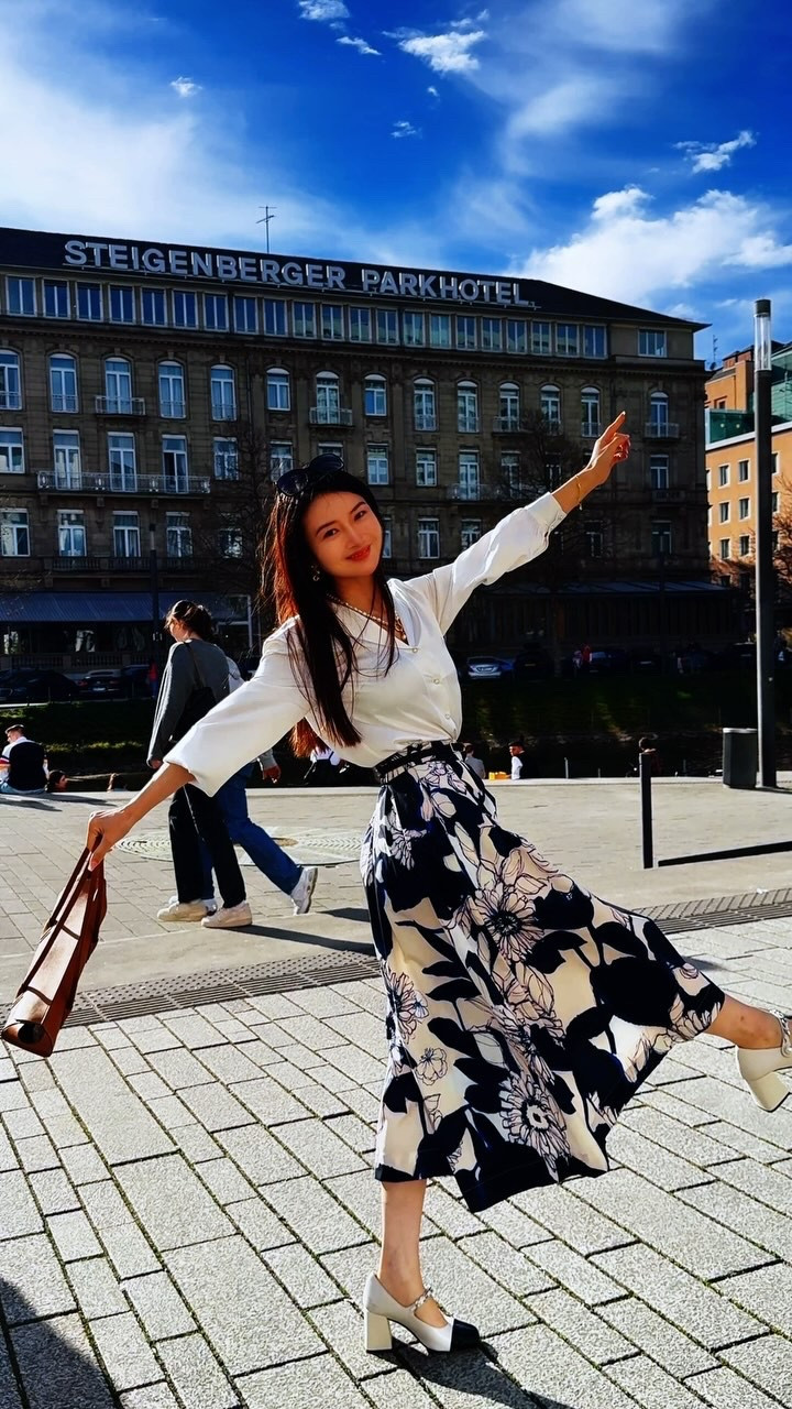 Ein Hauch französischer Romantik in Düsseldorf

#outfit #romantik #französisch #vlog #citywalk #luxury #düsseldorf #frühling #beauty #europa #germany #fashion