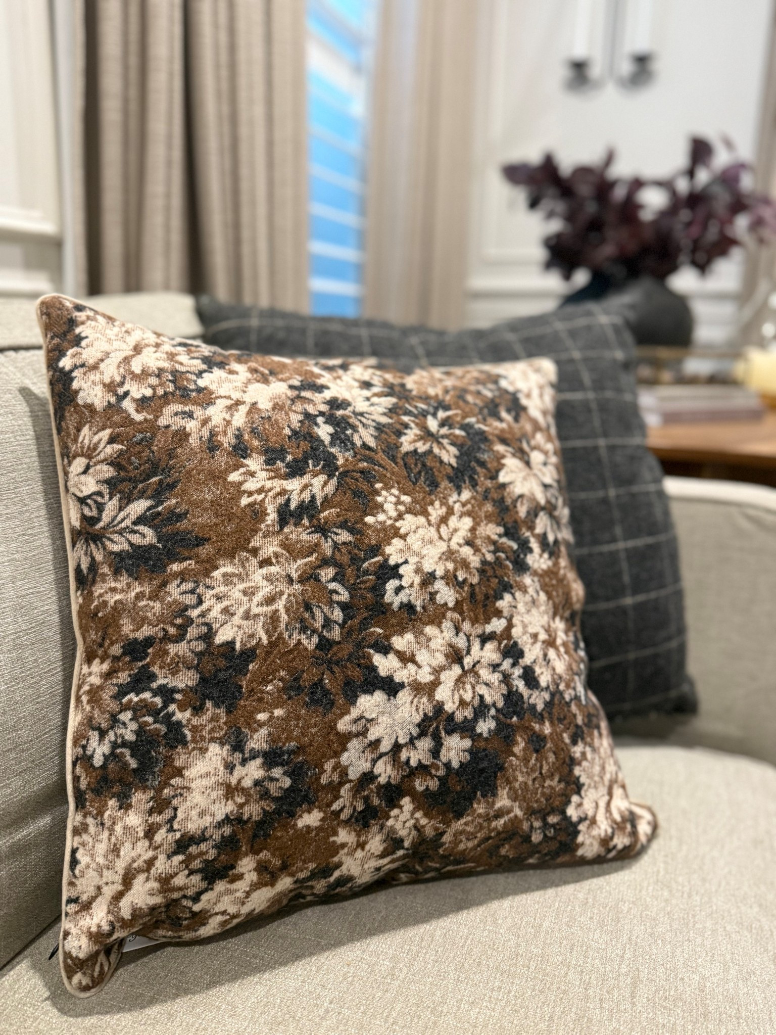 Fall stems
Faux figs fruit
Bubble candle holder
Wood console table 
Iron black taper candle holders
Flickering pumpkin candle 
Floral moody pillowcase cover 
Console table styling 
Coffee table decor 
Amazon home finds 


#LTKHome #LTKSaleAlert #LTKSeasonal