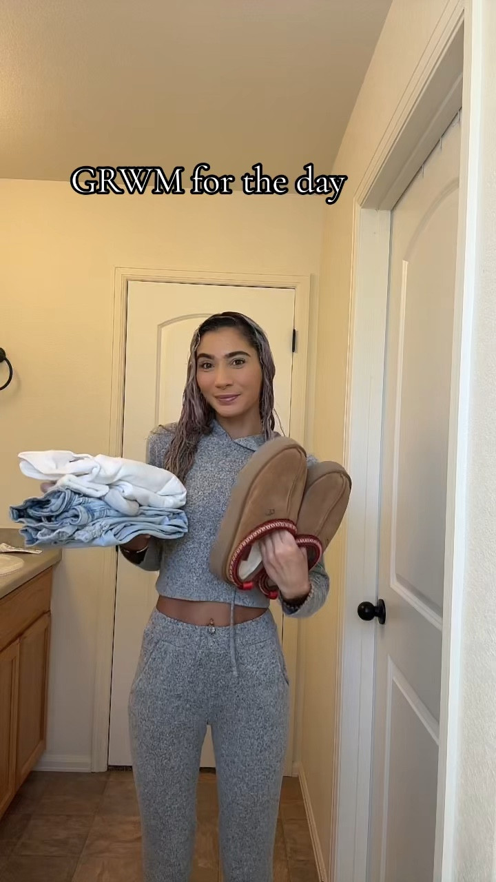 I got the sweater from NanaMacs boutique but I link some other cute ones👻 

Barbie ghost sweater. Fall Tazz slippers. Target distressed jeans. Fall. Comfortable. Cute and comfortable fashion. OOTD

#LTKSeasonal #LTKfindsunder50 #LTKstyletip