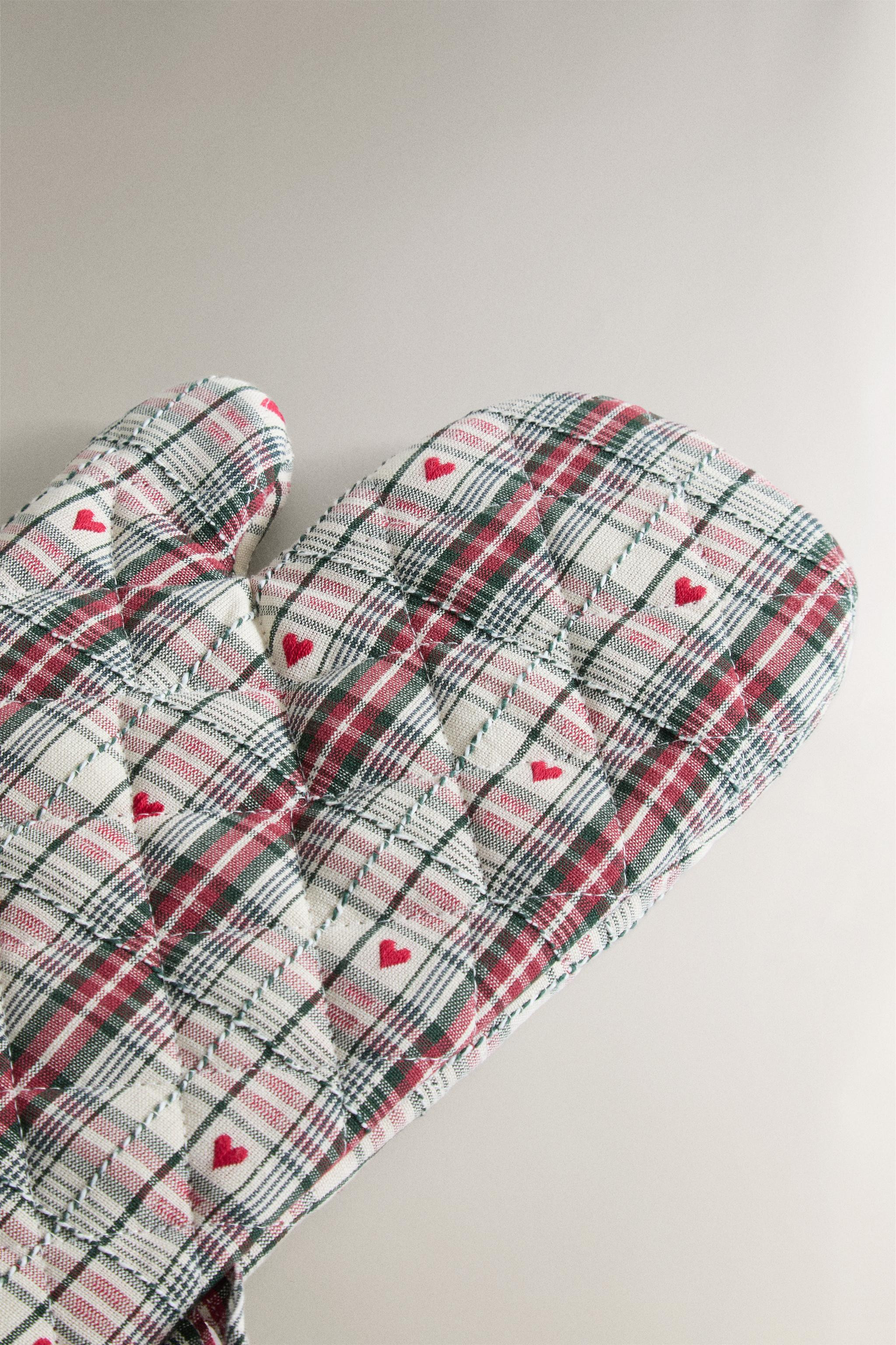 CHRISTMAS HEART OVEN GLOVE | Zara UK