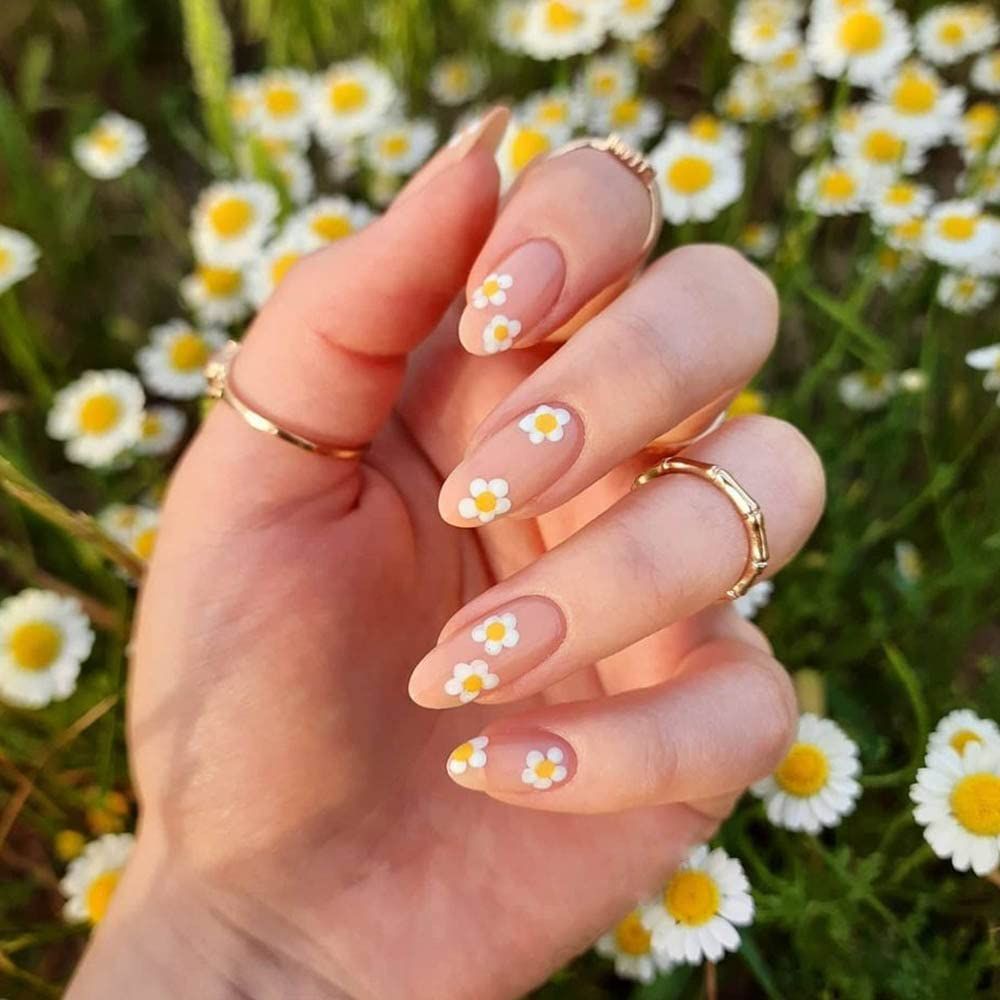 YoYoee 24 PCS Nude Short Press on Nails Cute Almond False Nails Acrylic Daisy Fake Nails Full Cov... | Amazon (US)