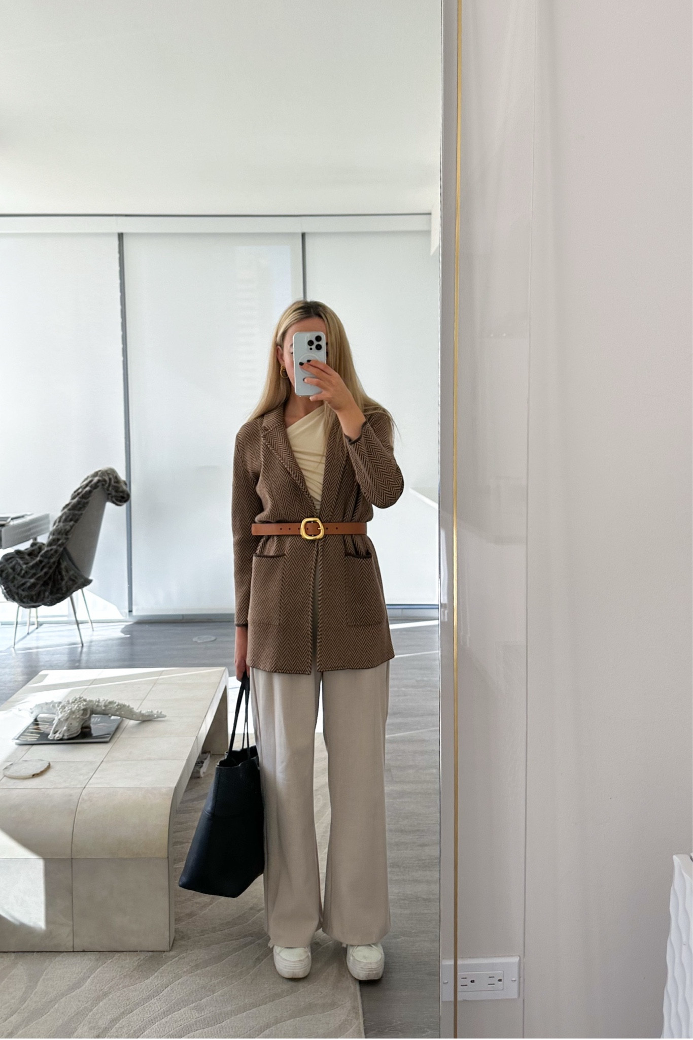 winter work outfit/ office outfit


Daily outfit trouser pants, Abercrombie Sloane pants, revolve top, Madewell belt, trousers and sneakers look, workwear with sneakers, Amazon shoes, ootd fashion style 

#LTKWorkwear #LTKSeasonal #LTKItBag