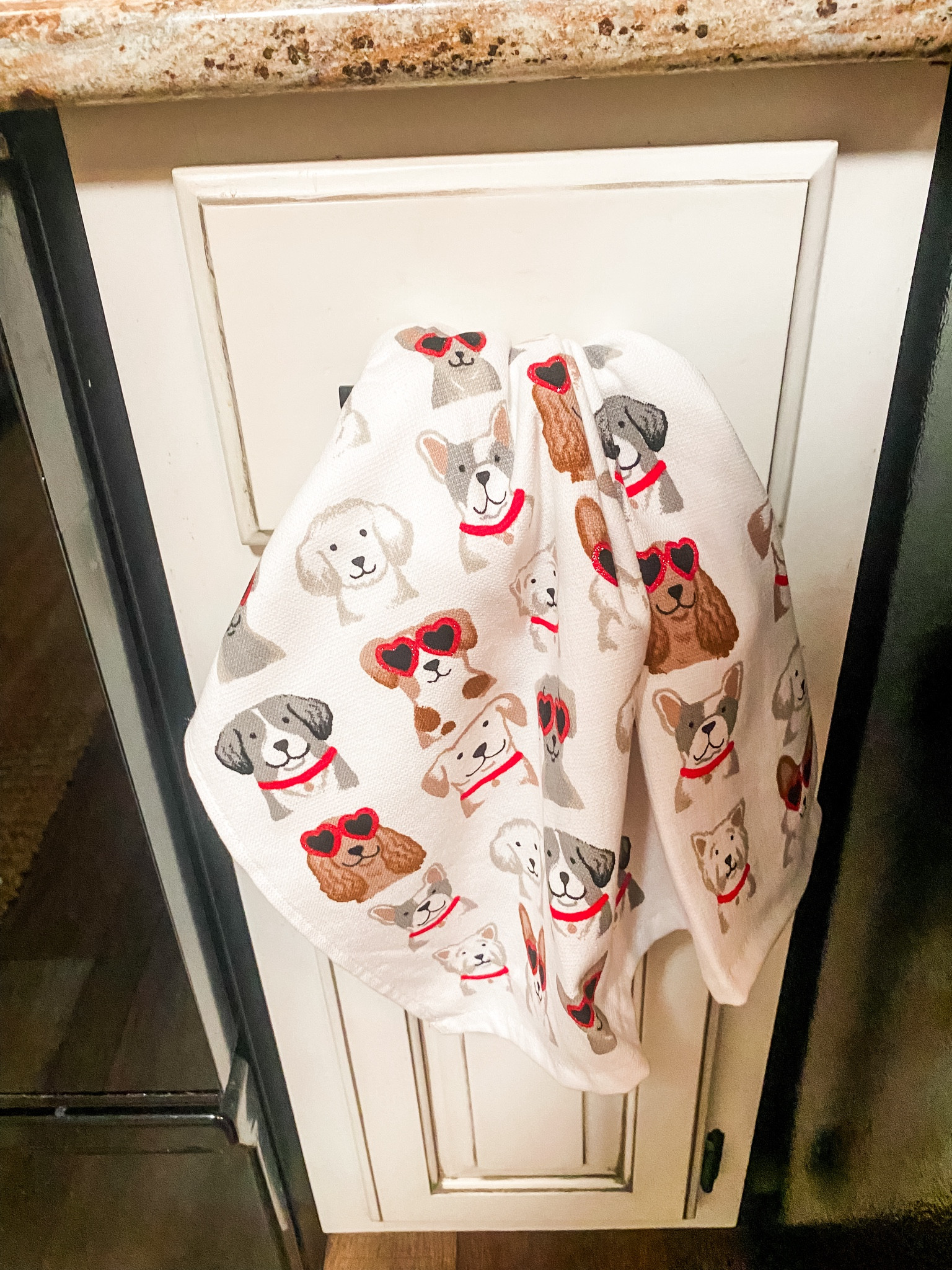 I couldn't find our exact towels but I linked some similar ones below!! So cute for V-DAY💕🌹🫶🏻💌

#LTKhome #LTKfindsunder50 #LTKGiftGuide