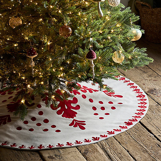 Leafy Embroidered Tree Skirt | Terrain