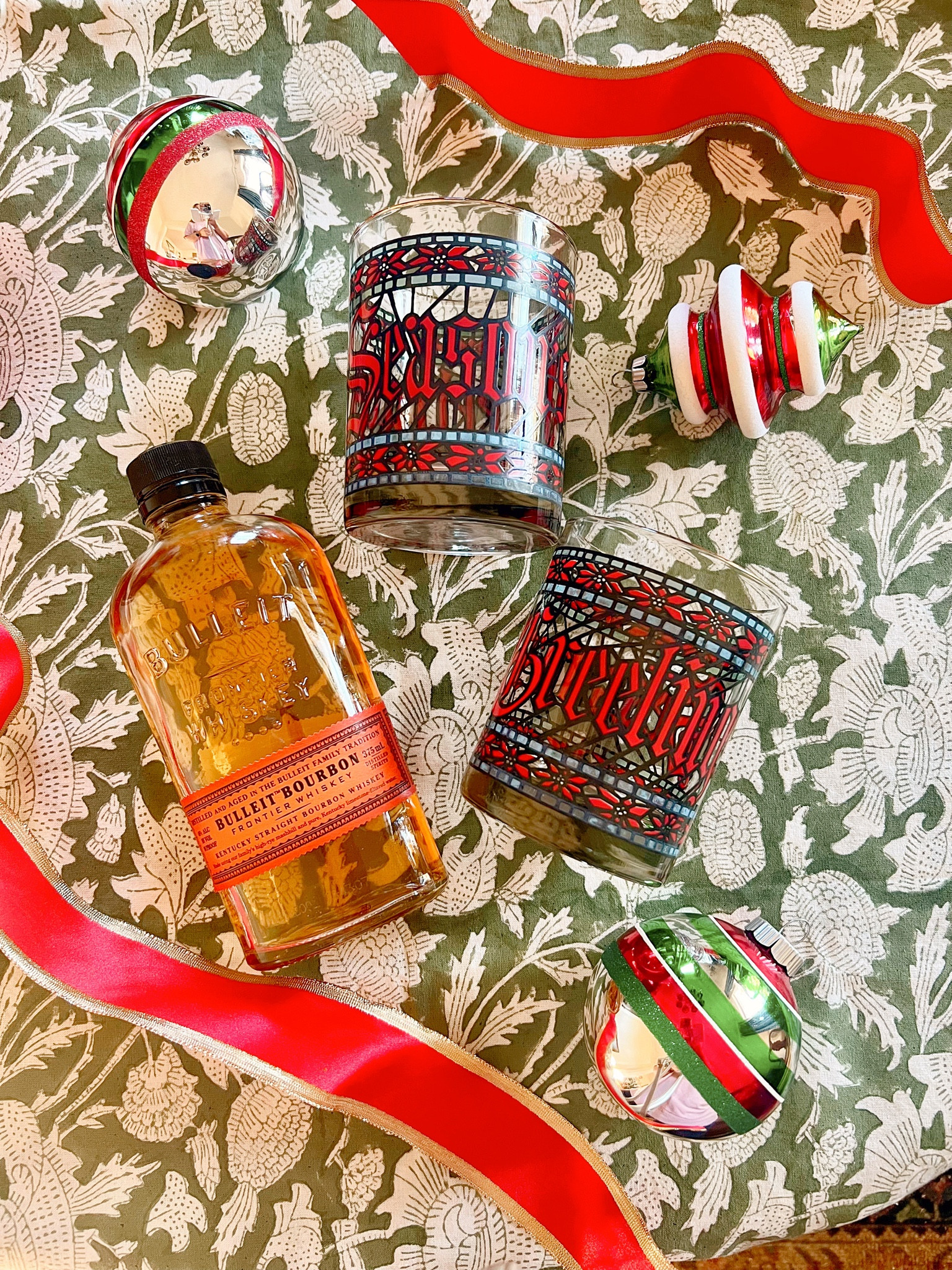 Holiday Hostess Gift Ideas with a Vintage Twist: Vintage Baresre + Booze #vintageholiday

#LTKGiftGuide #LTKHoliday #LTKSeasonal