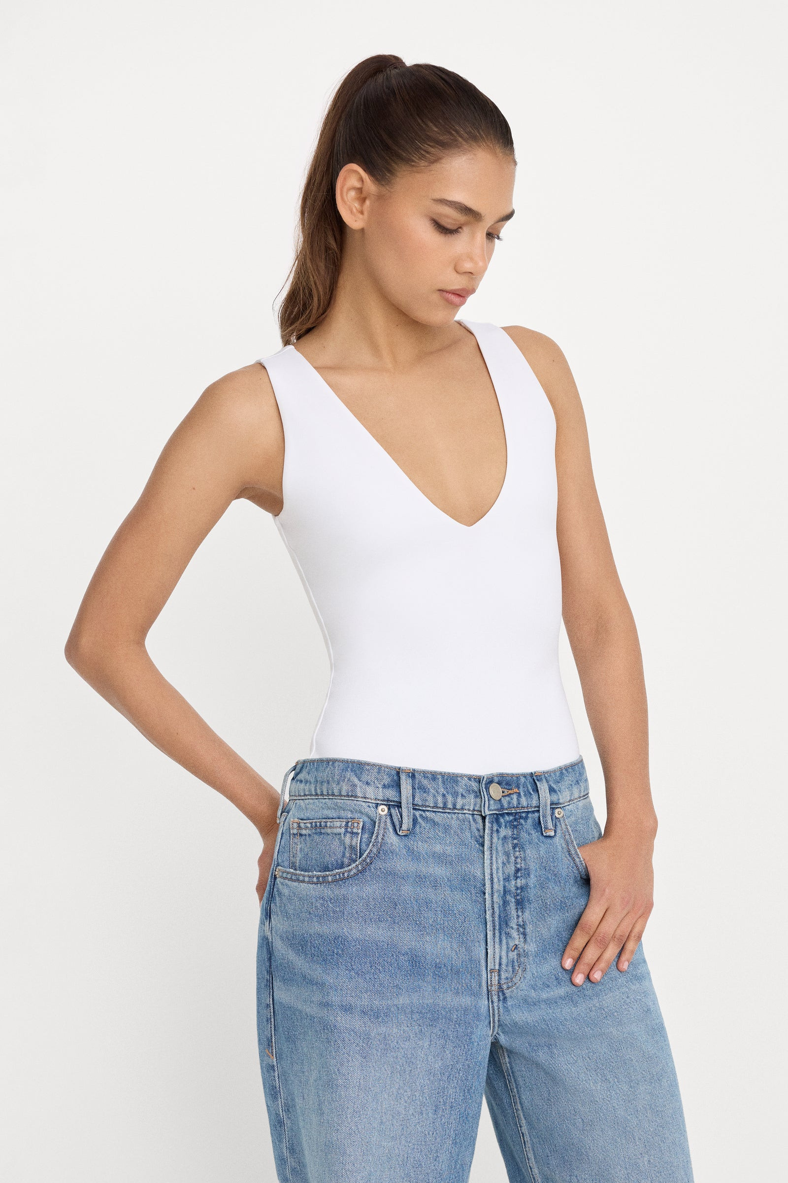 SCULPTING DEEP V BODYSUIT | WHITE001 | Good American