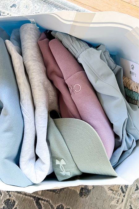 Casual early fall pieces under $23!! I’ll be wearing these on repeat for errands, everyday outfits, school pickup, etc. Everything fits TTS.


Soft pullover sweatshirts, crewneck sweatshirt, women’s baseball cap, high-waisted gym shorts, hair ties, mom style, sale alert, affordable, activewear, loungewear, Loft, Calvin Klein, Target style, under armor #casualstyle #momstyle #activewear #affordablestyle #targetstyle 

#LTKFind #LTKunder50 #LTKsalealert