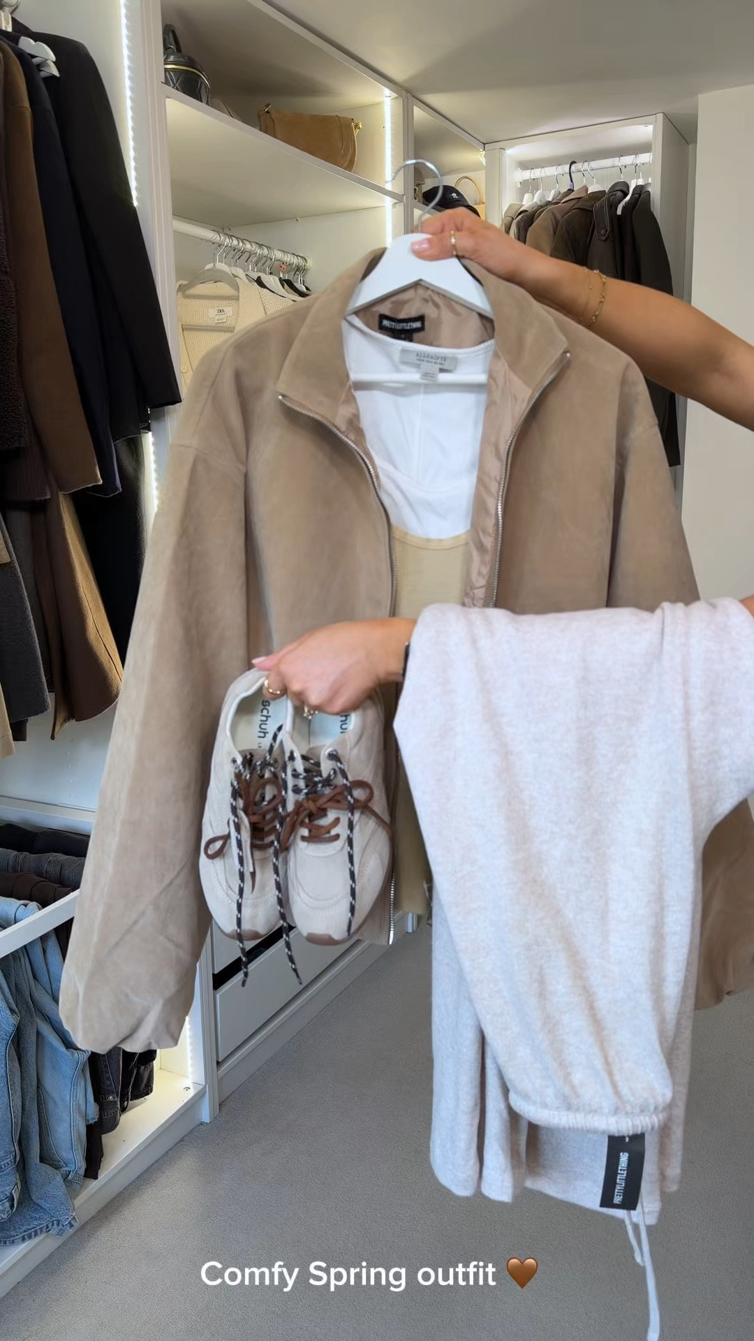 Comfy spring outfit 🤎🌼

Jacket - size small 
Trousers - size 8 

Casual wear, suede jacket, spring look, neutral

#LTKspring #LTKootd