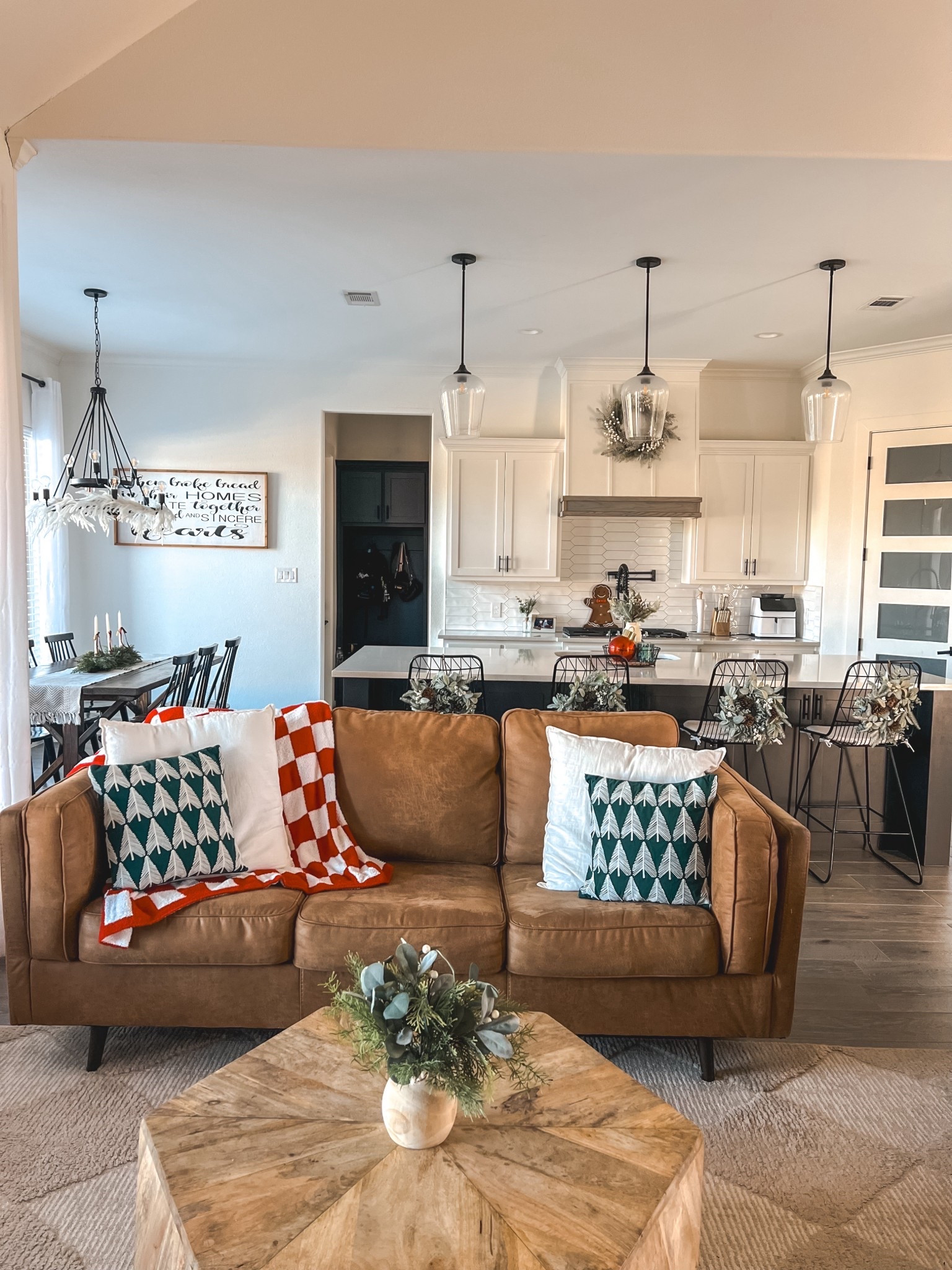 Cozy home and Christmas decorations 🫶🏻

#LTKHoliday #LTKHome #LTKSeasonal