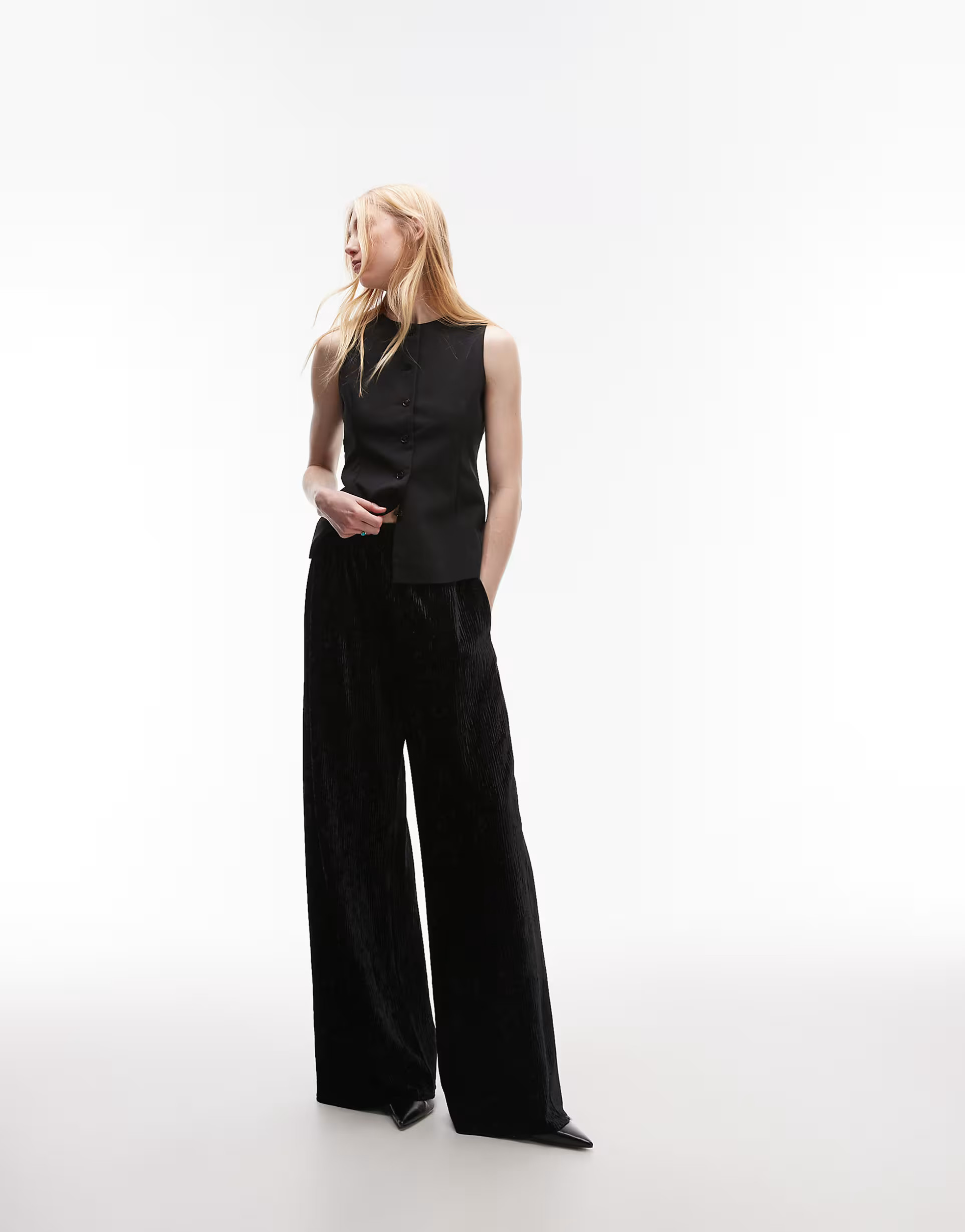 Topshop Tall - Broek van gekreukt fluweel met wijde pijpen en skinny tailleband in zwart | ASOS | ASOS (Global)