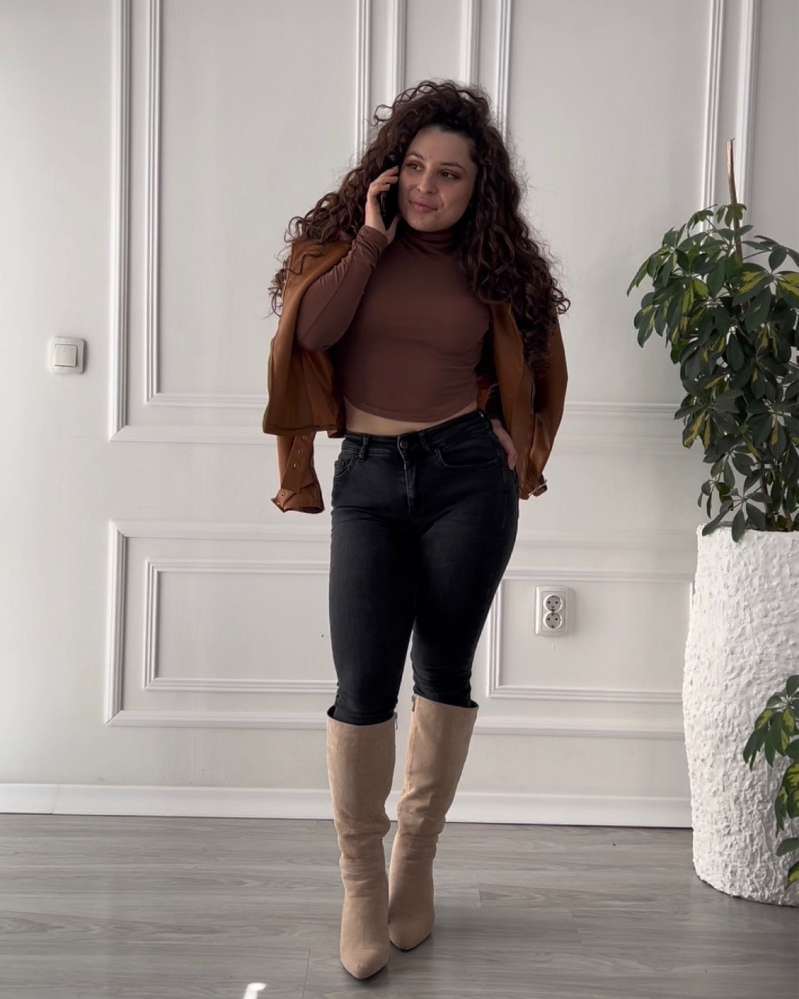 Top: size S
Boots: size CN40 (true to size)

Shein code: lostaholics 
•
Faux leather jacket, petite friendly black skinny jeans, knee high boots, turtle neck long sleeve top 