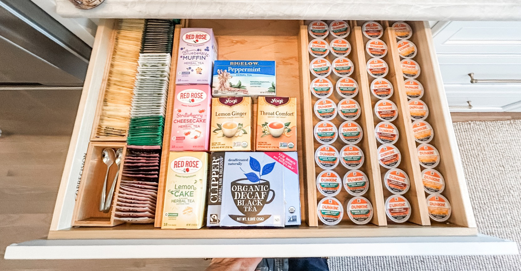 Tea time! 🫖

A mix of bamboo drawer dividers and small bamboo organizers made designing this drawer a breeze. Let us know if your kitchen drawers are presenting a challenge for you and we'll be right over! 

 