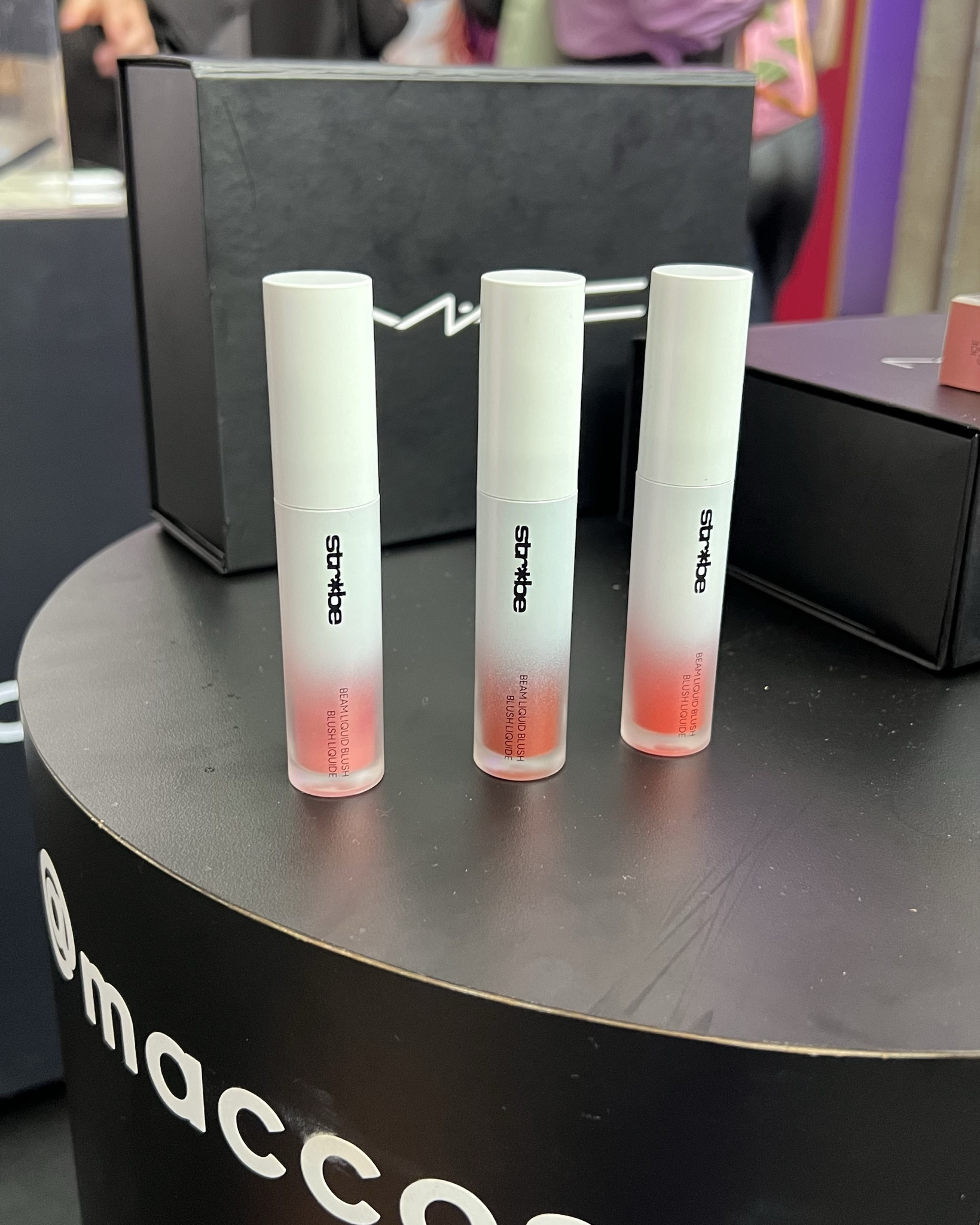 blush líquido iridescente, perfeito para a luz do sol ou para os holofotes. Esta fórmula à base de água é leve e fácil de construir.

#LTKbrasil #LTKbeleza #LTKpromo