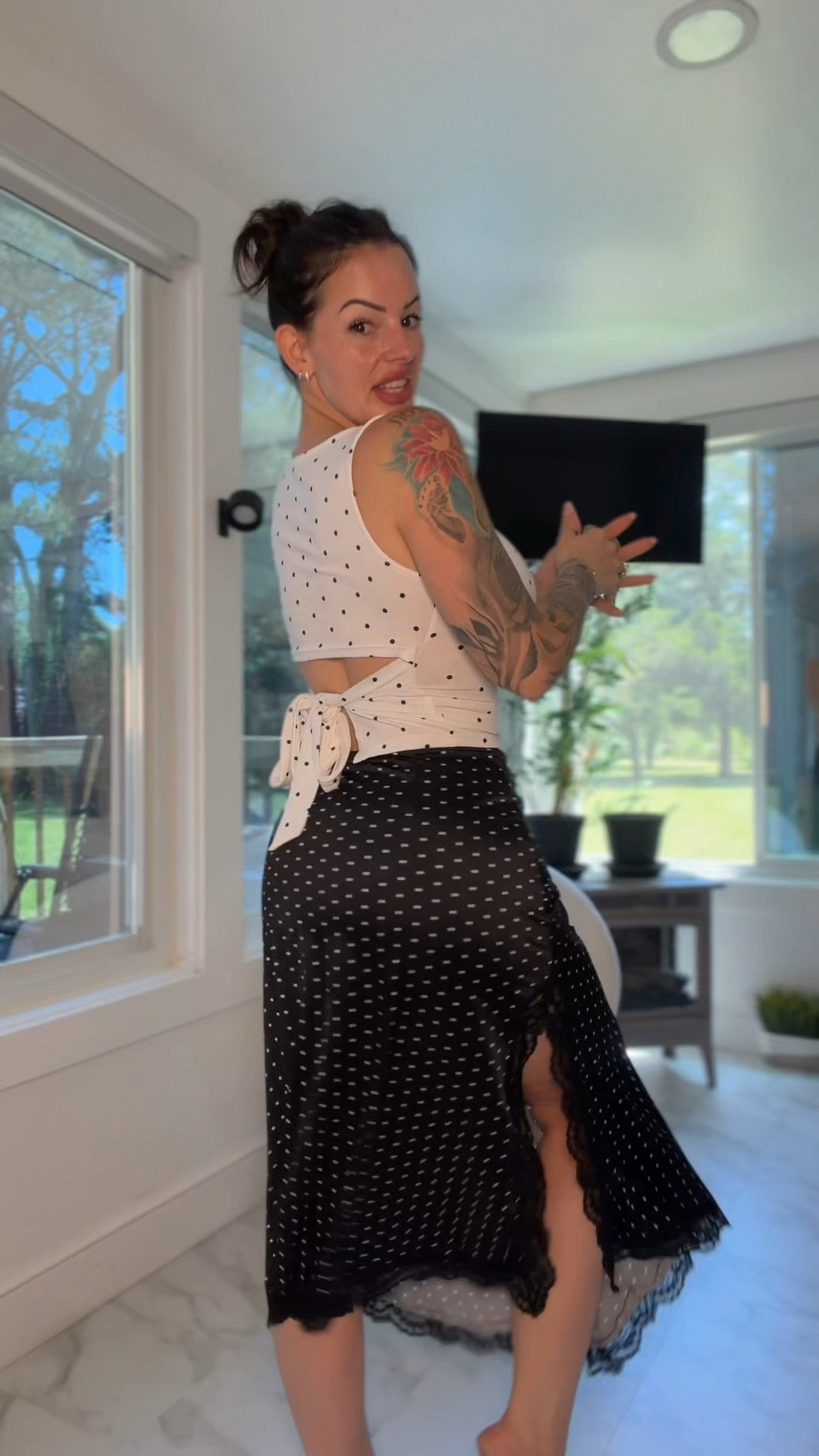 This skirt is giving I have my life together even though I absolutely bought a little treat after 🎀💁🏻‍♀️ ￼#CurveConfidence #DateNightLook #BodyContouring ￼

#LTKootd #LTKU #LTKSeasonal
