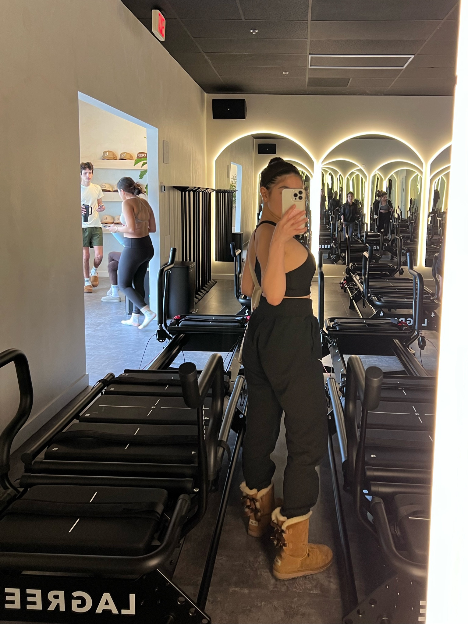 Back to back classes this AM 💪🏼 Pilates —> Lagree I’m feeling stronger and stronger each day 

#LTKFindsUnder100 #LTKActive #LTKFitness