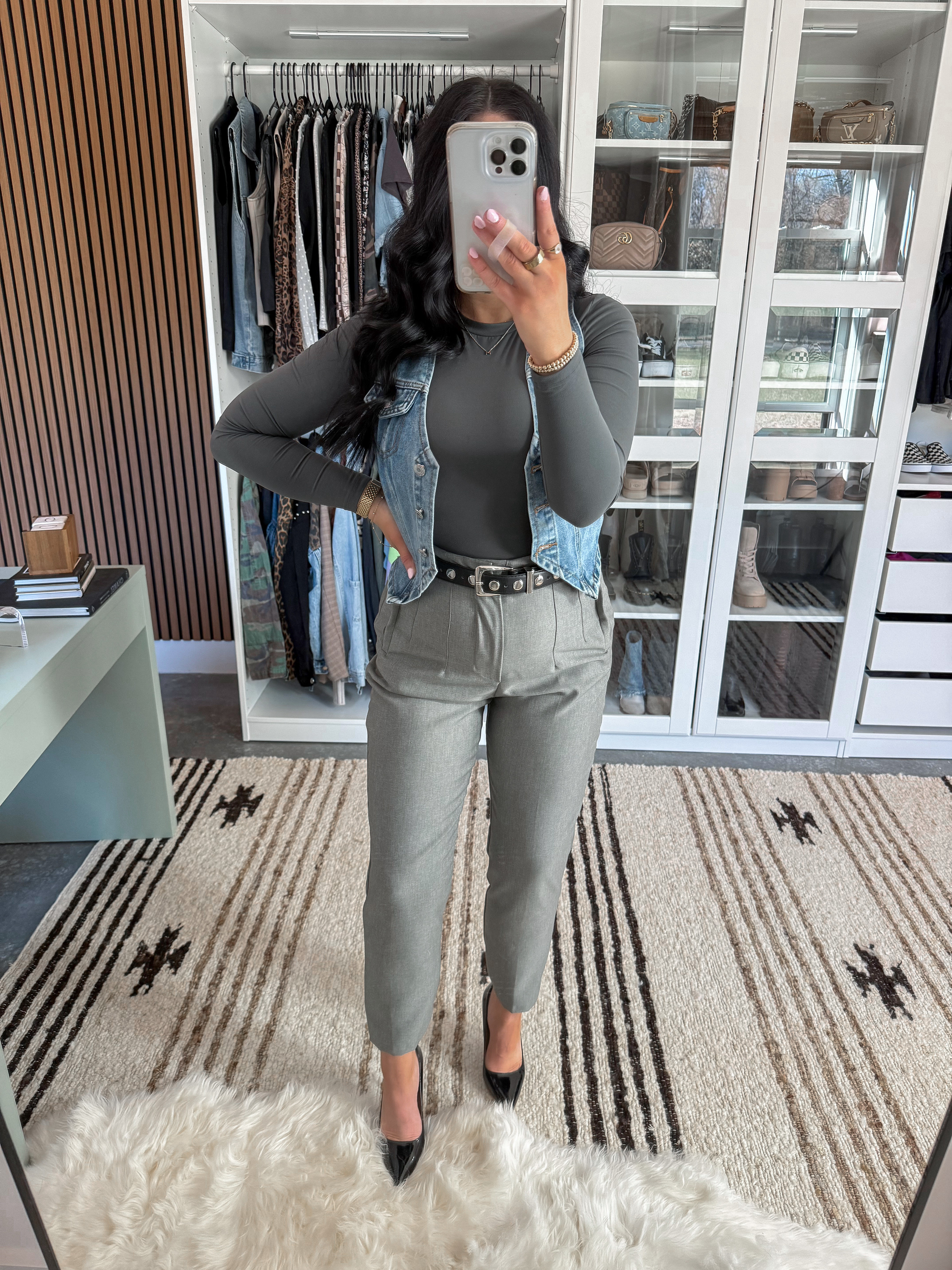 Trendy Office Outfit Idea 🖤

Long Sleeve - small (gray color)
Denim Vest - medium
Pants - sized up one to a medium for the bump (gray color)
Belt - 27-31

This business casual look might be my all time favorite 😍 but if you need a more professional look that doesn’t include denim, I’d swap out the denim vest for a black blazer style vest! Or a more laid back, trendy business casual option would be to swap out the long sleeve for a basic white button down (tucked in!) & a white pair of sneakers! (Could even throw on a cardigan for those cooler days!)

 

 

#LTKFindsUnder50 #LTKWorkwear #LTKBump