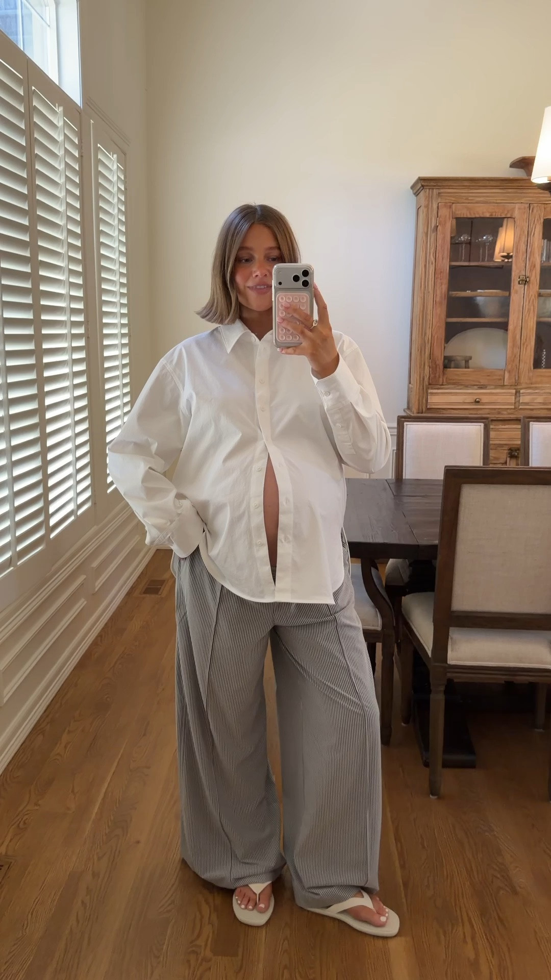 Size 10 in all lululemon tops, size L in Breezily Pant (sized up for pregnancy) mid rise and they’re super soft, stretchy and light weight for summer! 31” inseam and I am 5’ 5” @lululemon #ad #lululemoncreator

#pregnancystyle #pregnant #bumpstyle #bresheppard #lowrise #pregnancy