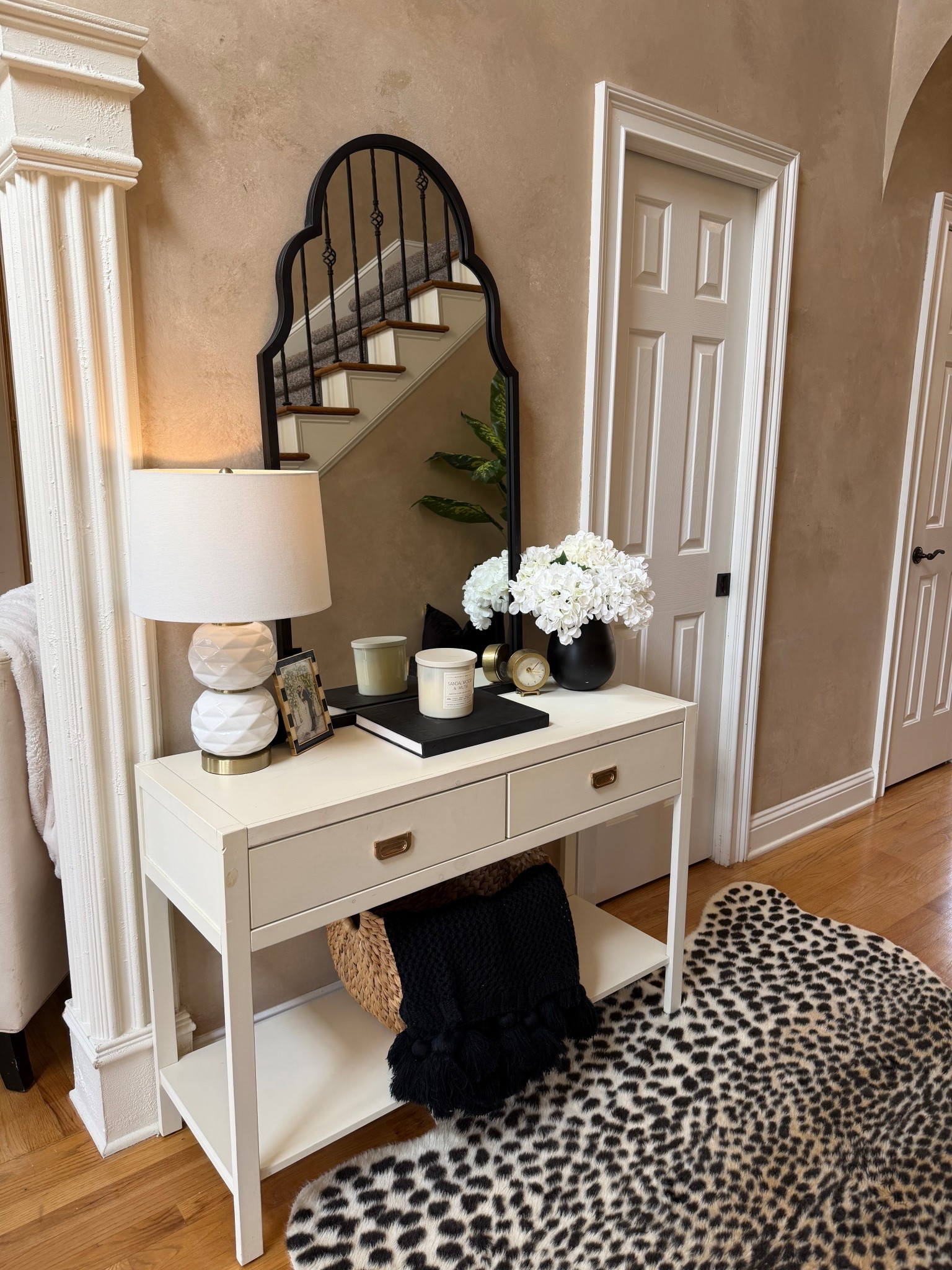 Updated my entryway area!! I needed a change and I think it turned out so cute!! 🤍



#LTKSeasonal #LTKSaleAlert #LTKHome