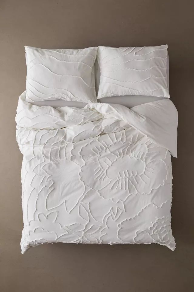 Margot Tufted Floral Duvet Cover | Urban Outfitters (US and RoW)