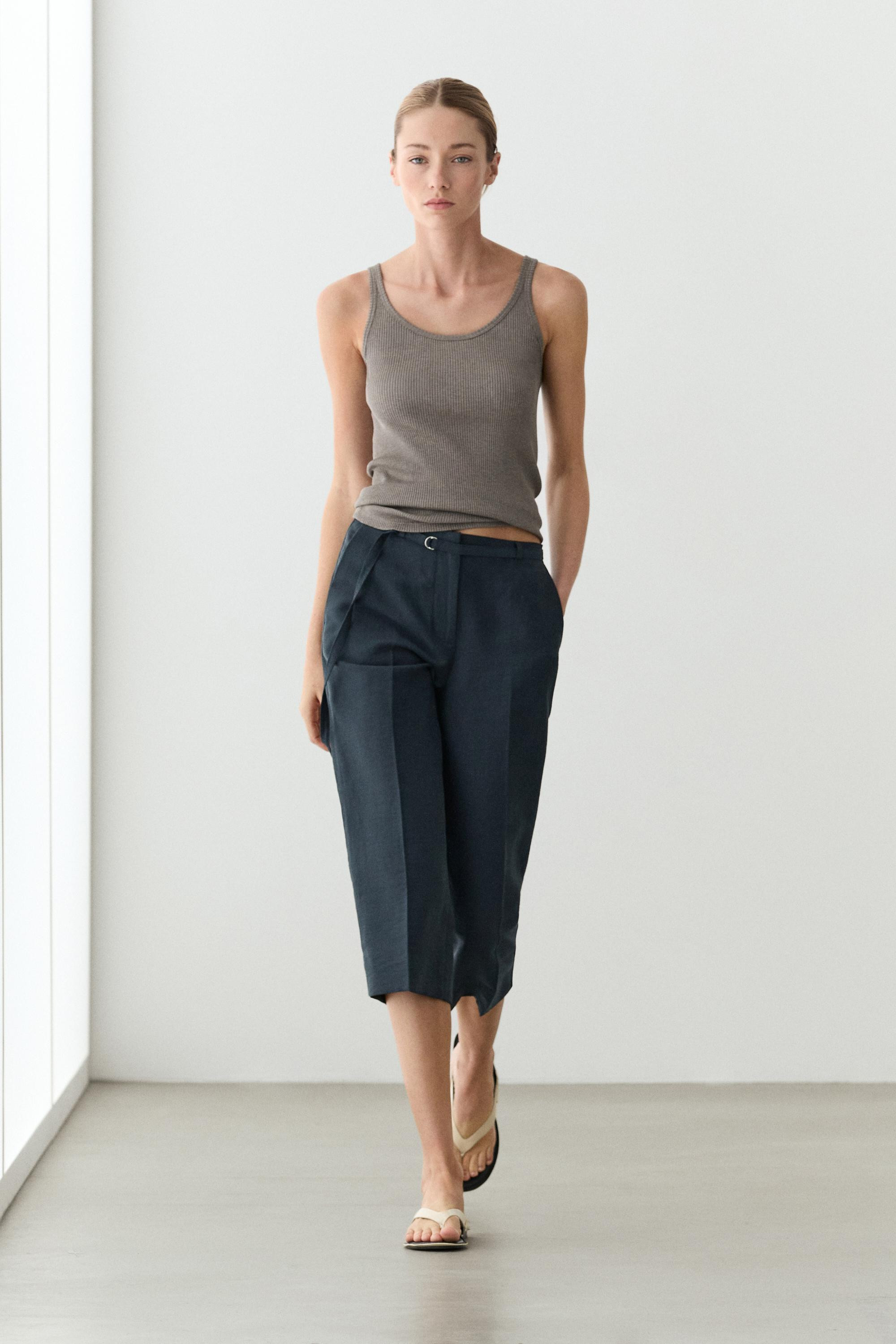 Flie\u00dfende Bermudashorts mit G\u00fcrtel aus Leinen-Baumwoll-Mix | Massimo Dutti DE