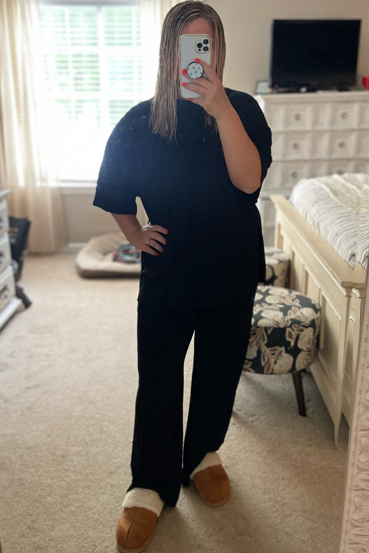 Cozy lounge set and my favorite slippers 
Wearing the large lounge set and 8 in slippers 

#LTKfindsunder50 #LTKmidsize