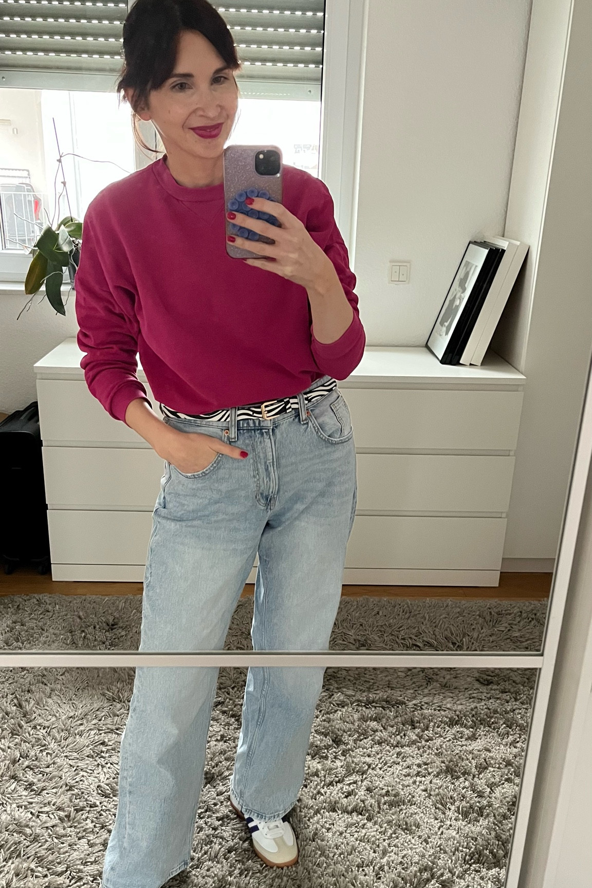 Pinker Farb-Boost für einen schlichtes Pulli-Jeans-Outfit 💗 Den Casual-Look runde ich mit einem Zebra-Gürtel ab 

#jeans #pink #casual

#LTKstyletip #LTKautumn #LTKdeutschland
