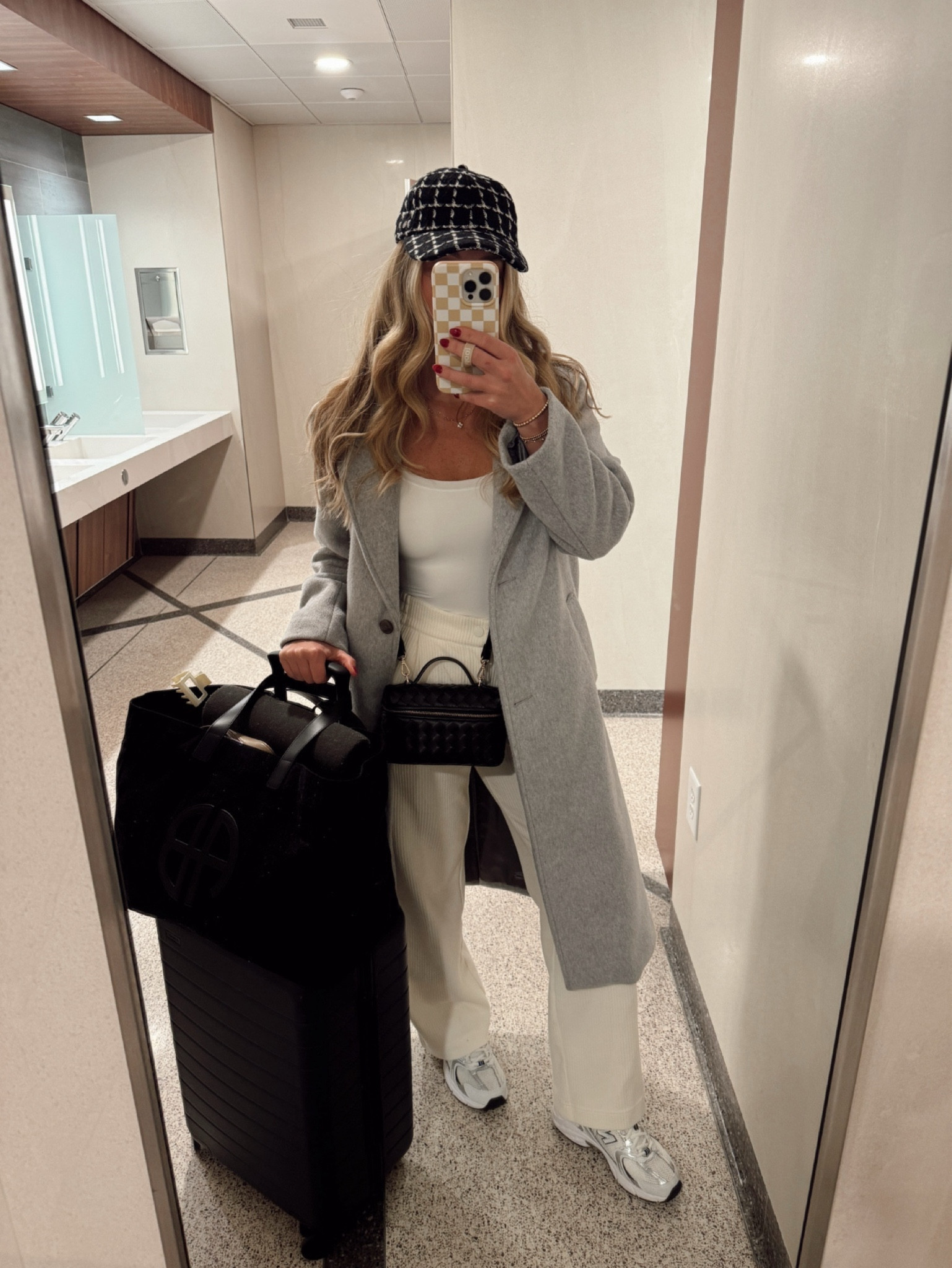 Abercrombie Sale - my coat is included & marked down to $149 with code HOLIDAYRUSH

Abercrombie coat with Varley pants & new balance 530 sneakers 

#LTKTravel #LTKStyleTip #LTKGiftGuide