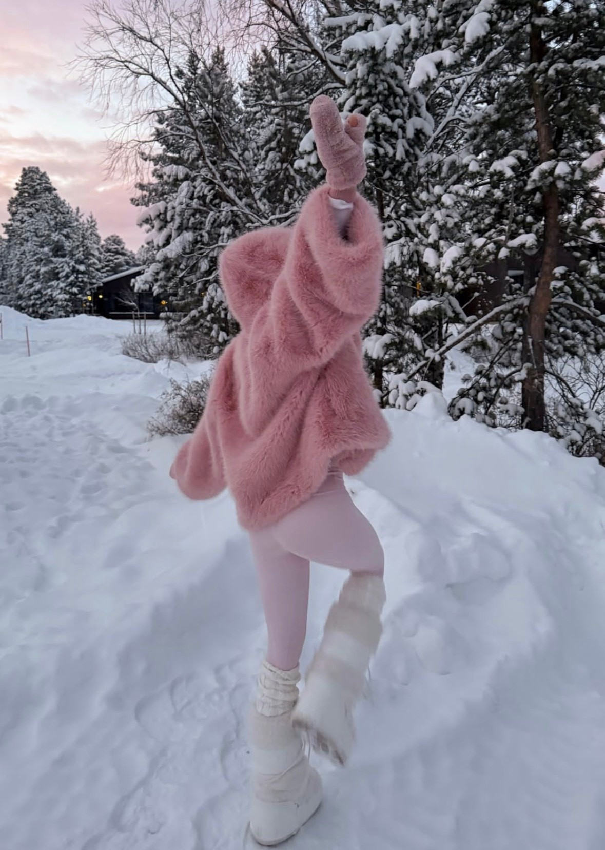 Girly winter ❄️🎀

Faux fur cropped jacket, winter coat, pink winter coat, pink faux fur jacket, snow outfit inspo, winter outfit inspo, moon boots 

#LTKTravel #LTKHoliday #LTKootd