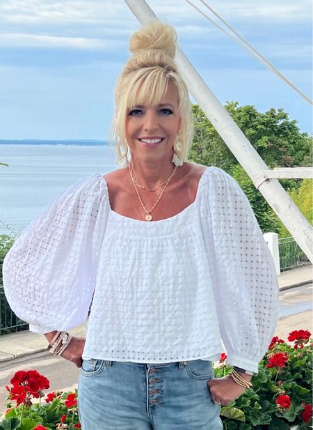 So many of you have asked about this top! It’s amazing. Wearing a small #fallfashion #white #tnuck

#LTKunder100 #LTKstyletip #LTKFind