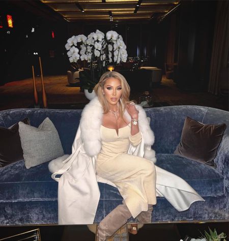 Get the details on real housewives of Miami's Lisa Hochstein maxi dress and over the knee suede boots


#LTKFind #LTKstyletip #LTKshoecrush
